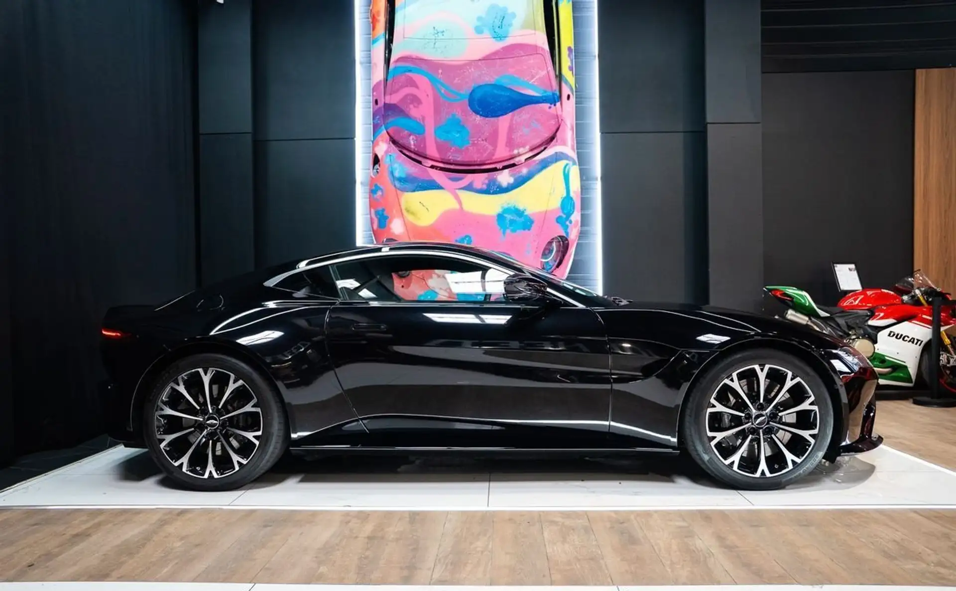 애스턴마틴 밴티지 V8 Coupe 2020 검정 사진 3