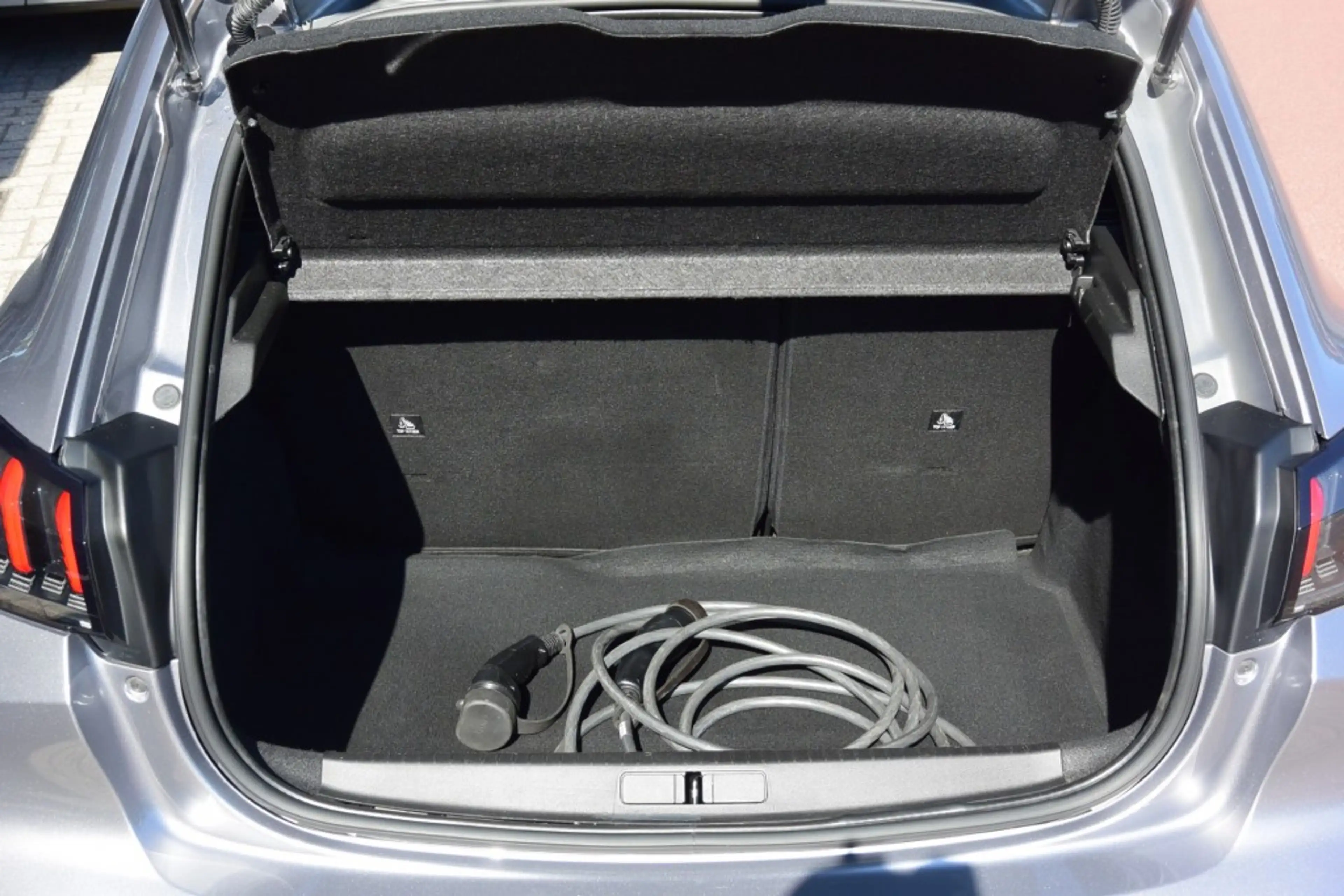 Peugeot 208 BL ALL 50 KWH — photo 9