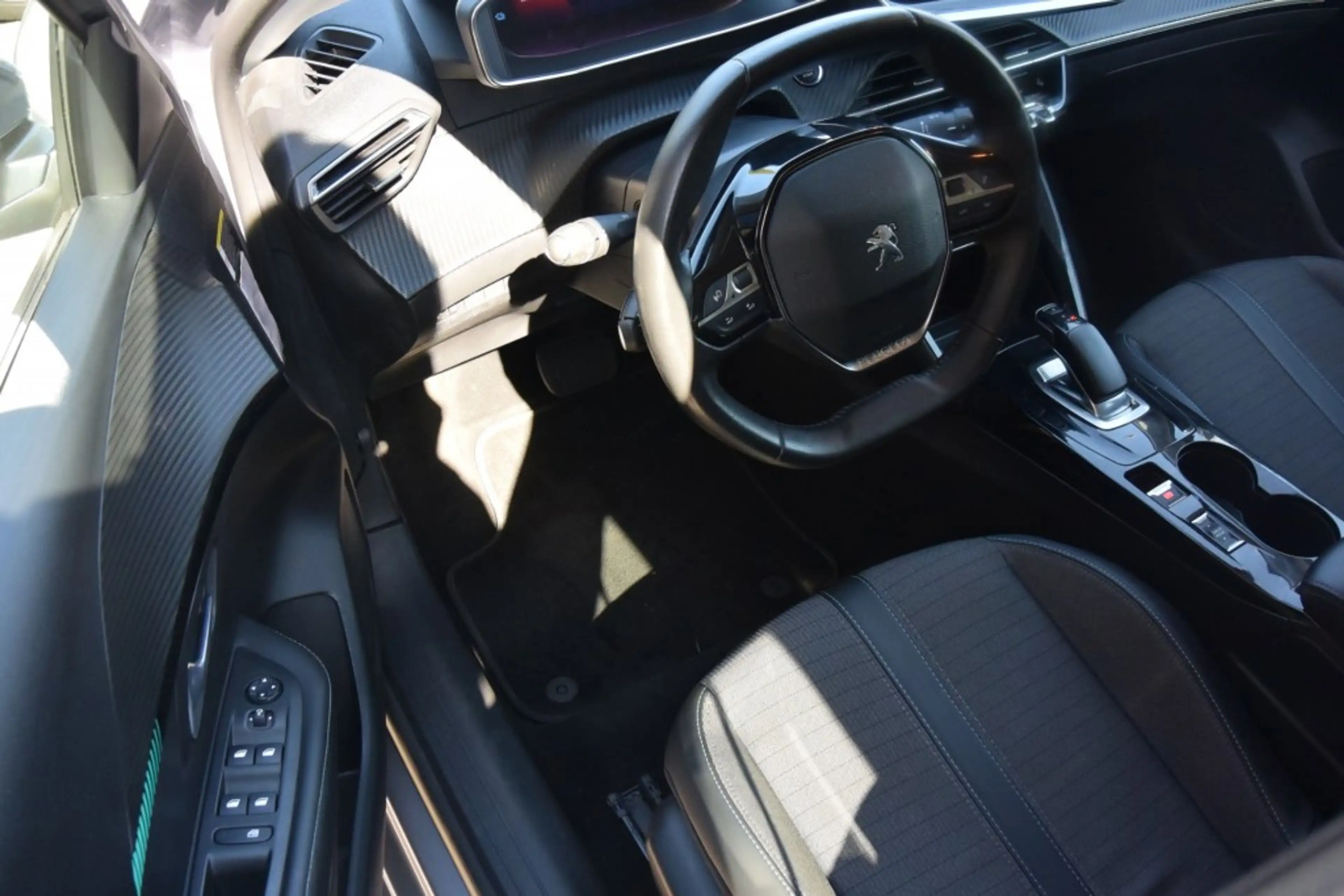 Peugeot 208 BL ALL 50 KWH — photo 13
