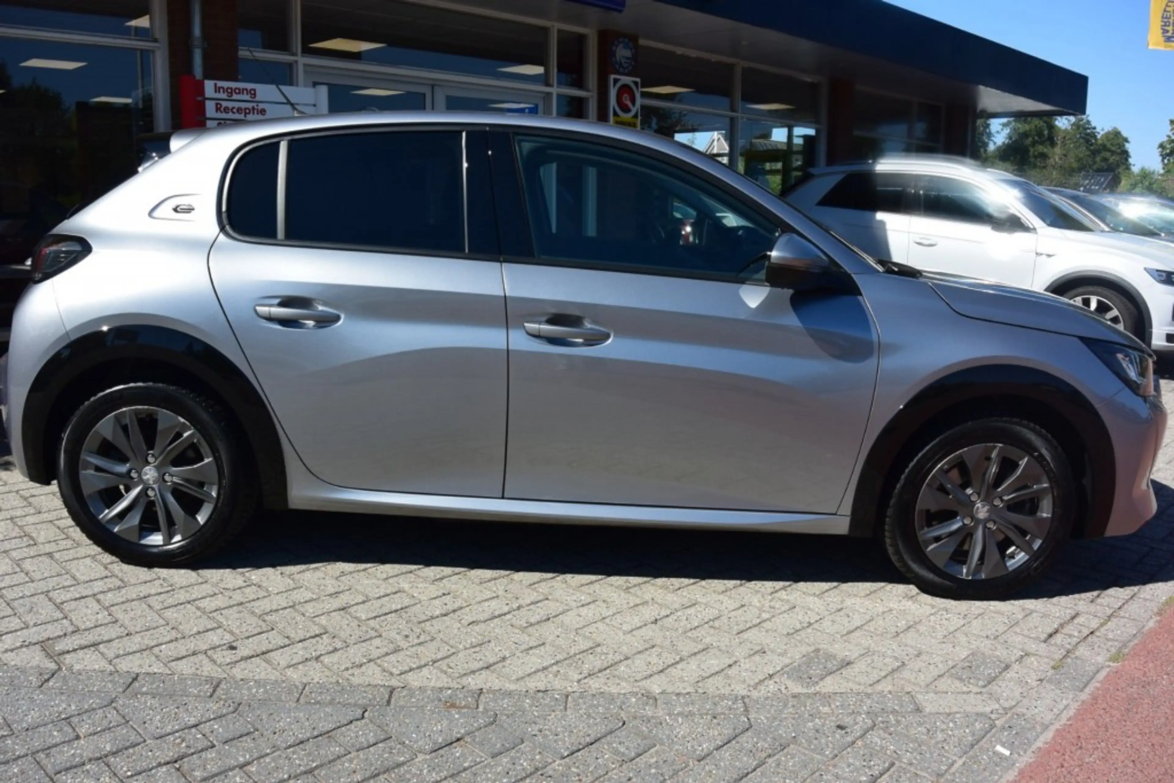 Peugeot 208 BL ALL 50 KWH — photo 4