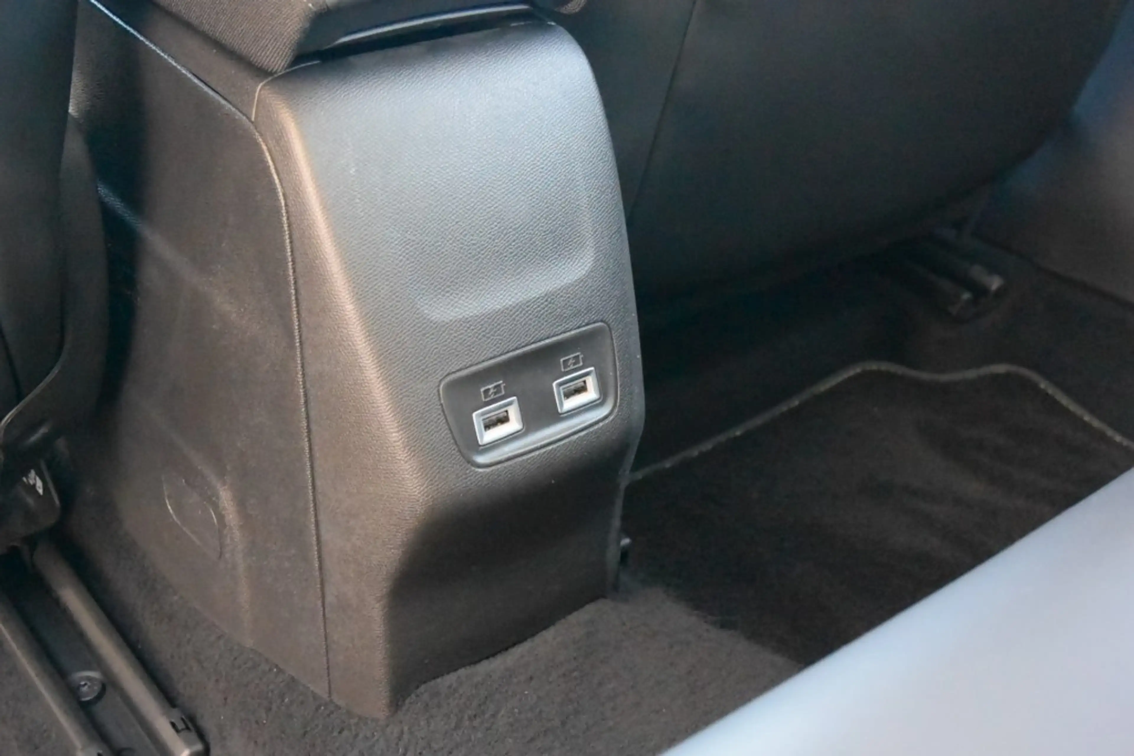 Peugeot 208 BL ALL 50 KWH — photo 11