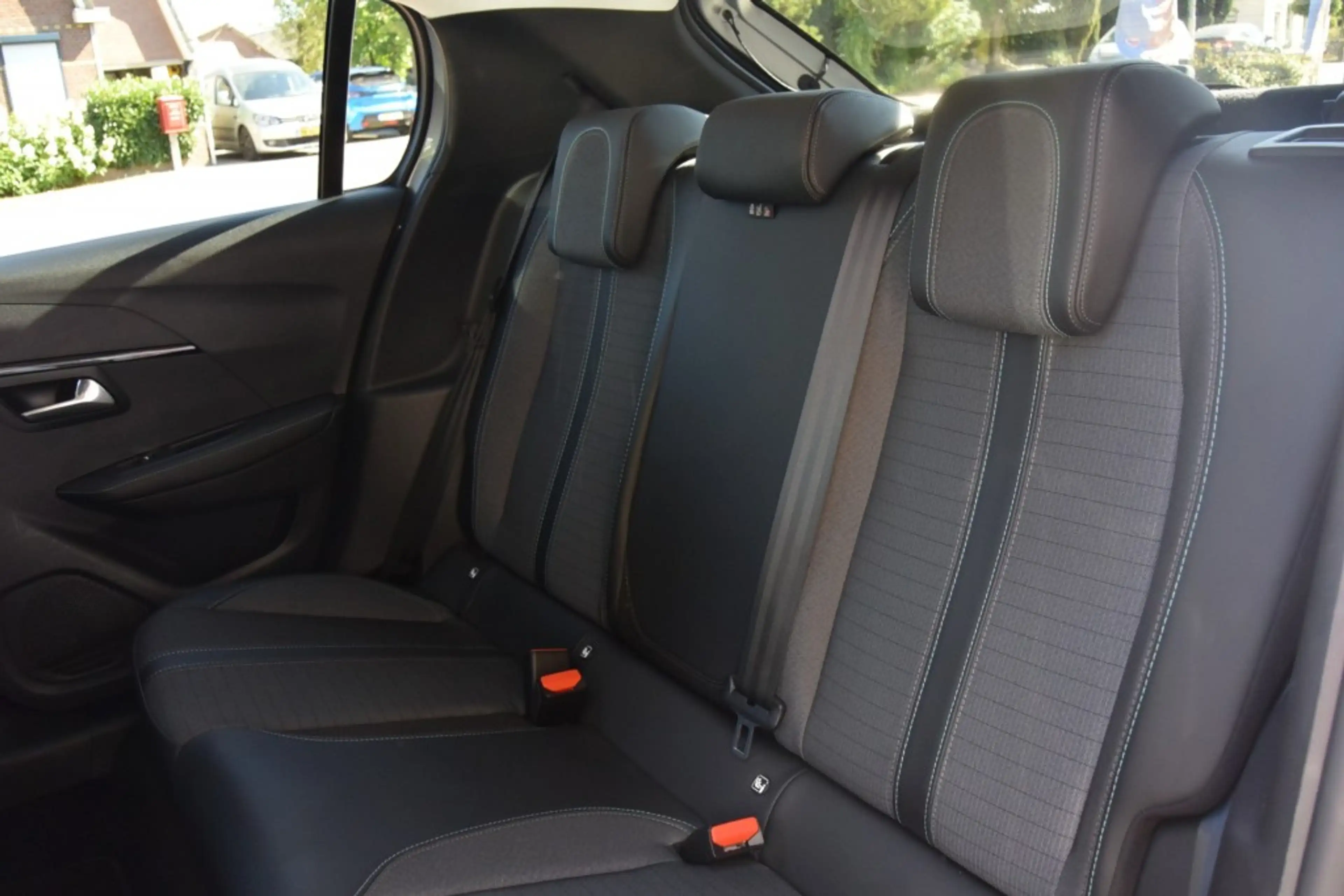 Peugeot 208 BL ALL 50 KWH — photo 10