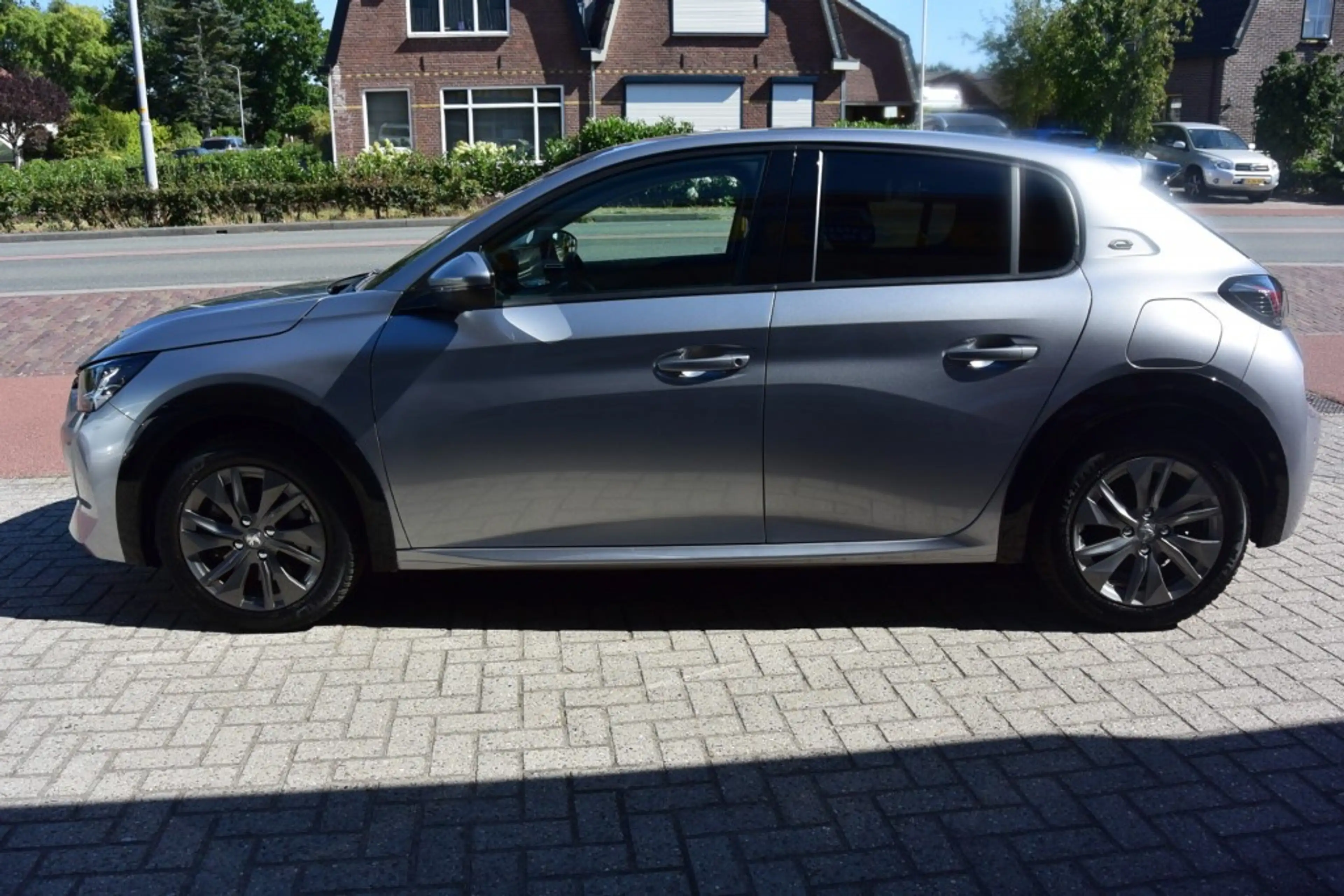 Peugeot 208 BL ALL 50 KWH — photo 7
