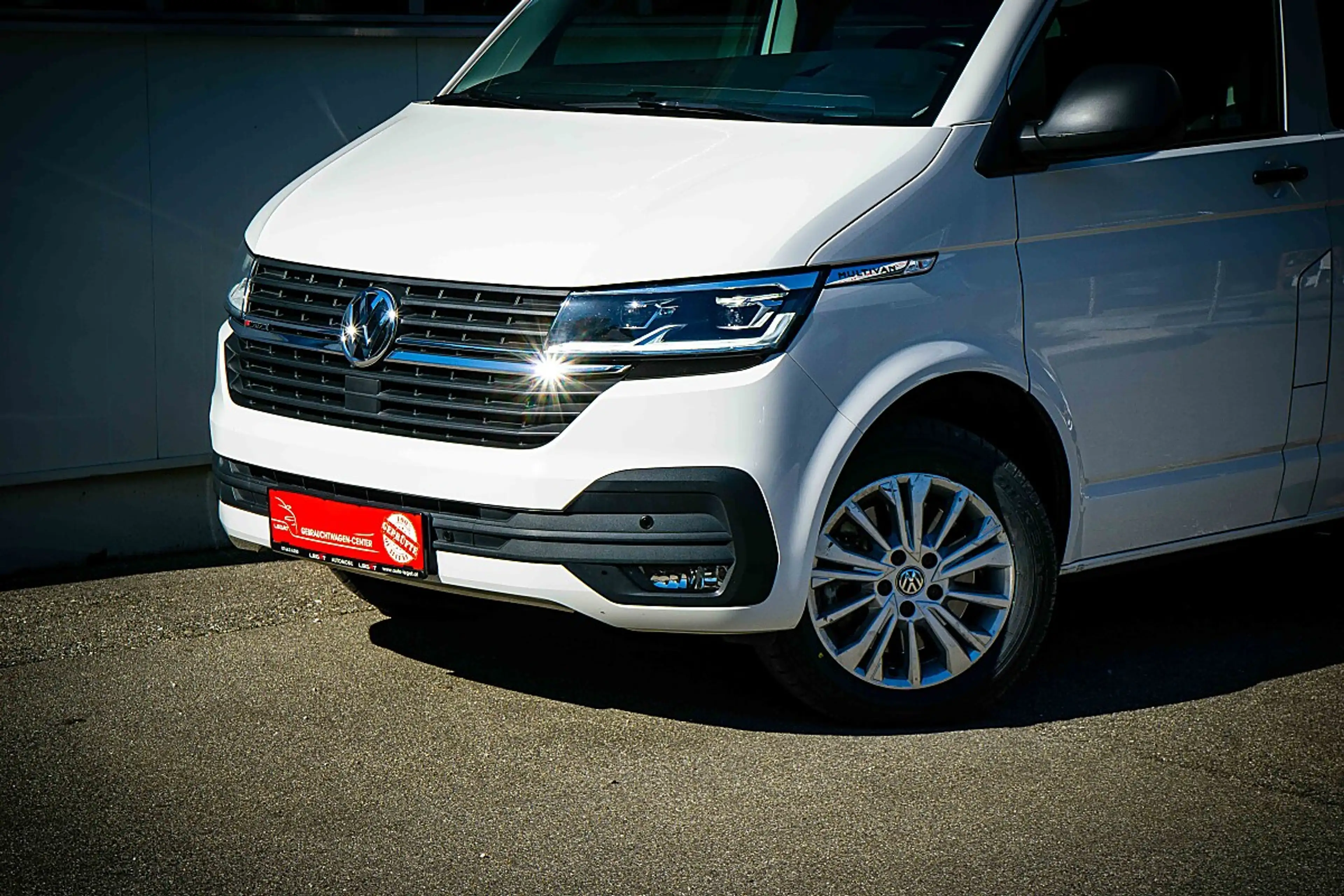 Volkswagen T6.1 Multivan 4Motion DSG *ACC*AHV*STANDHEIZUNG*GARANTIE* — photo 5