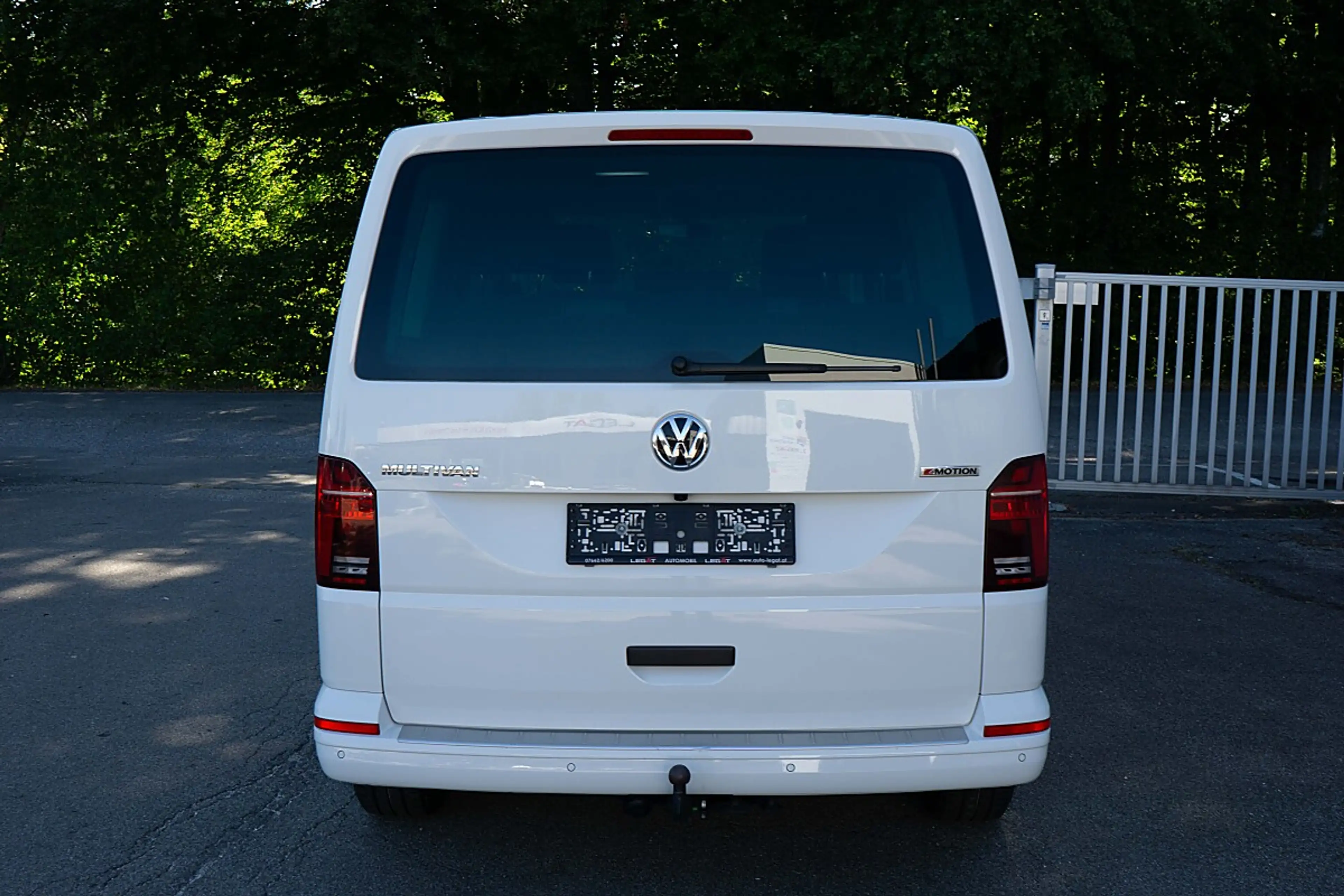 Volkswagen T6.1 Multivan 4Motion DSG *ACC*AHV*STANDHEIZUNG*GARANTIE* — photo 12