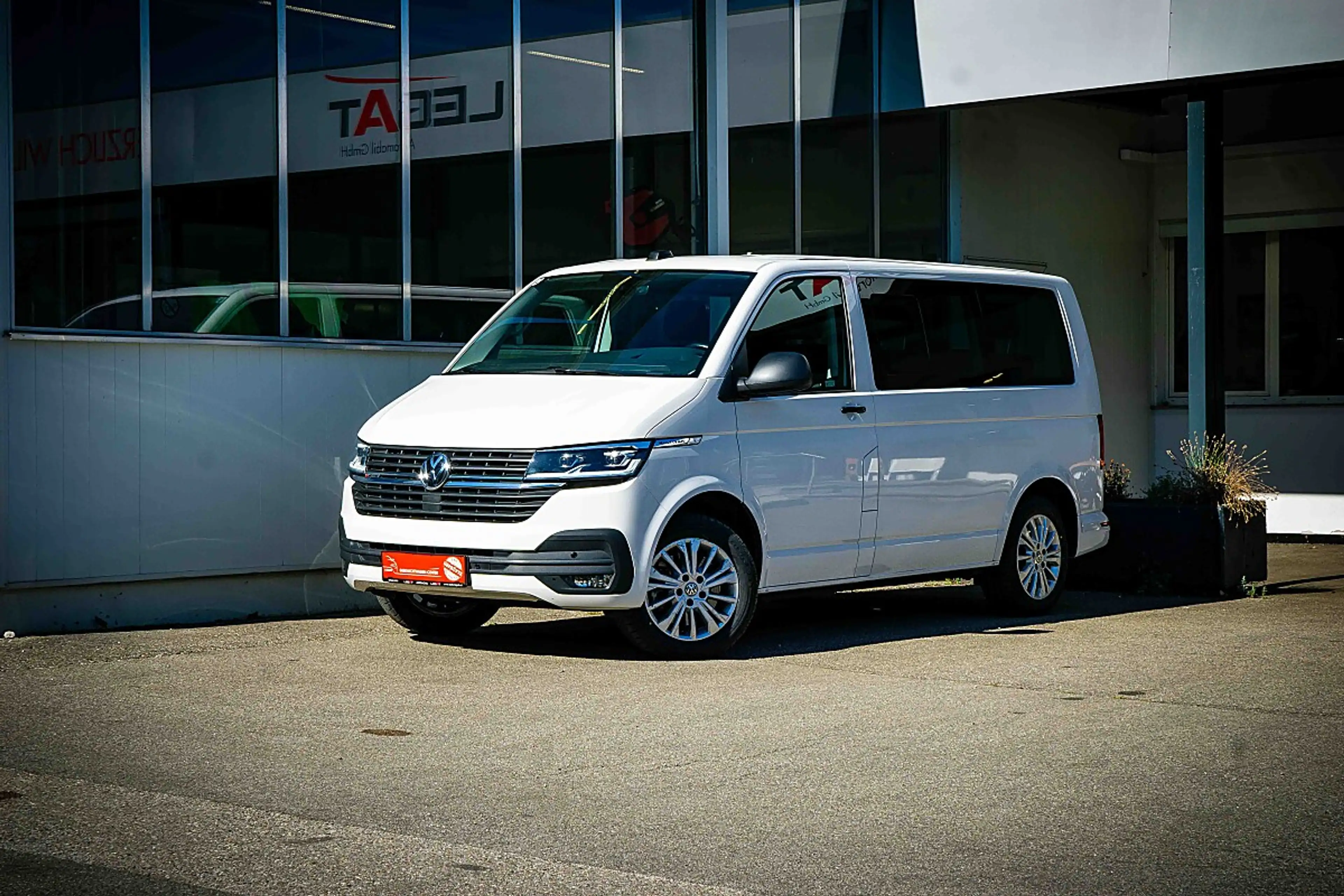 Volkswagen T6.1 Multivan 4Motion DSG *ACC*AHV*STANDHEIZUNG*GARANTIE* — photo 3