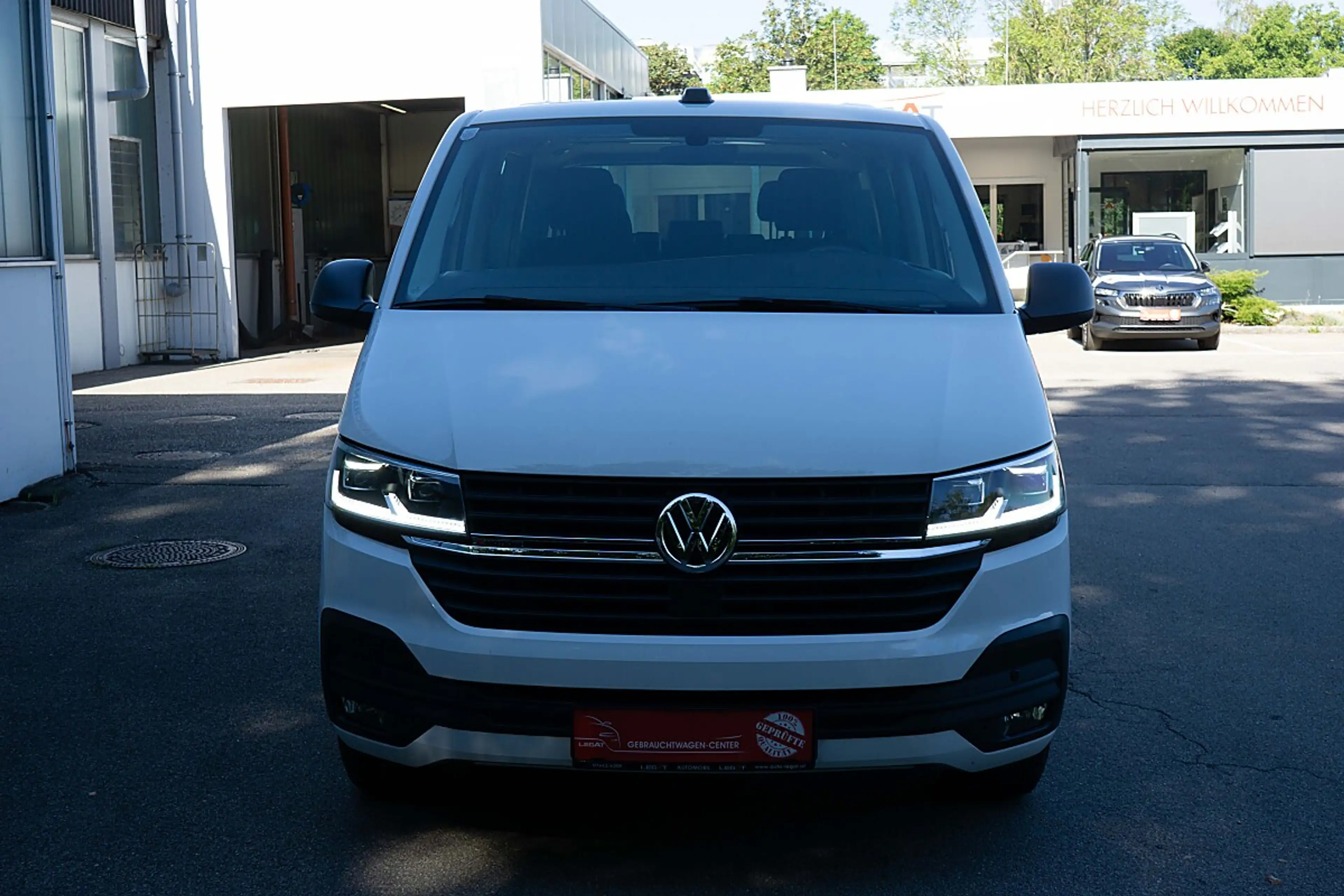 Volkswagen T6.1 Multivan 4Motion DSG *ACC*AHV*STANDHEIZUNG*GARANTIE* — photo 7