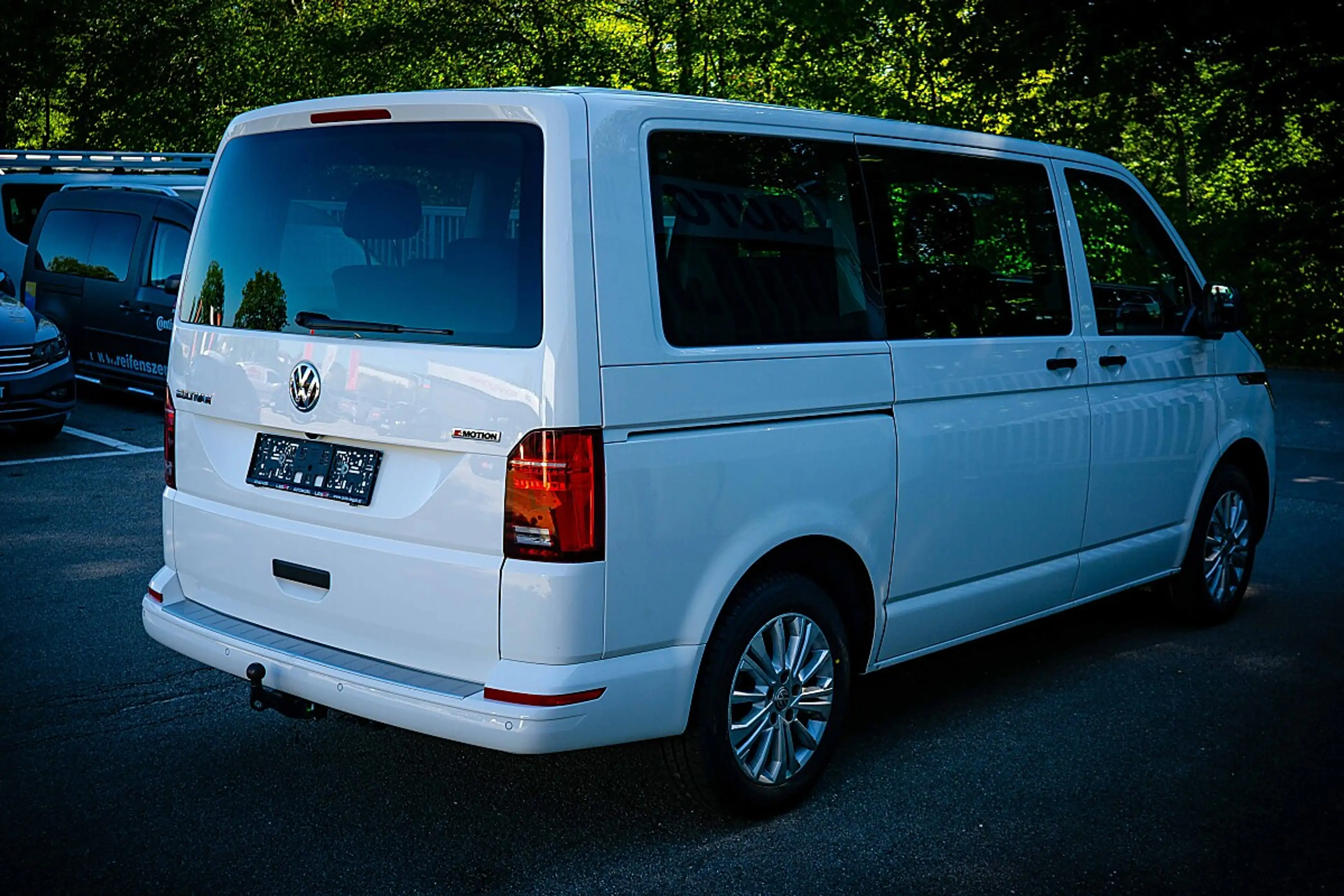 Volkswagen T6.1 Multivan 4Motion DSG *ACC*AHV*STANDHEIZUNG*GARANTIE* — photo 11