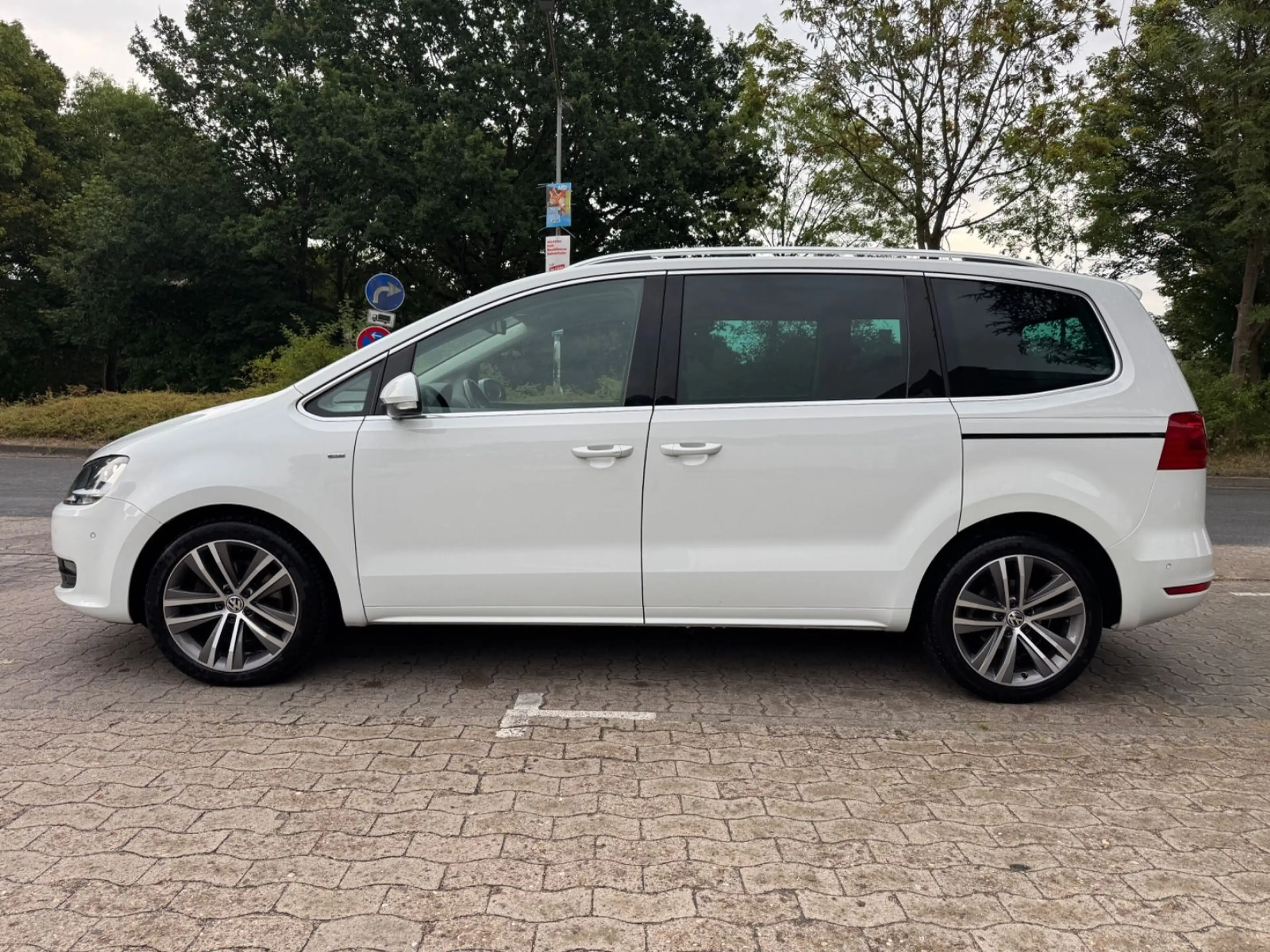 Volkswagen Sharan SHARAN CUP BMT NAVI PANORAMA KAMERA SITZHZG. 18" — photo 9