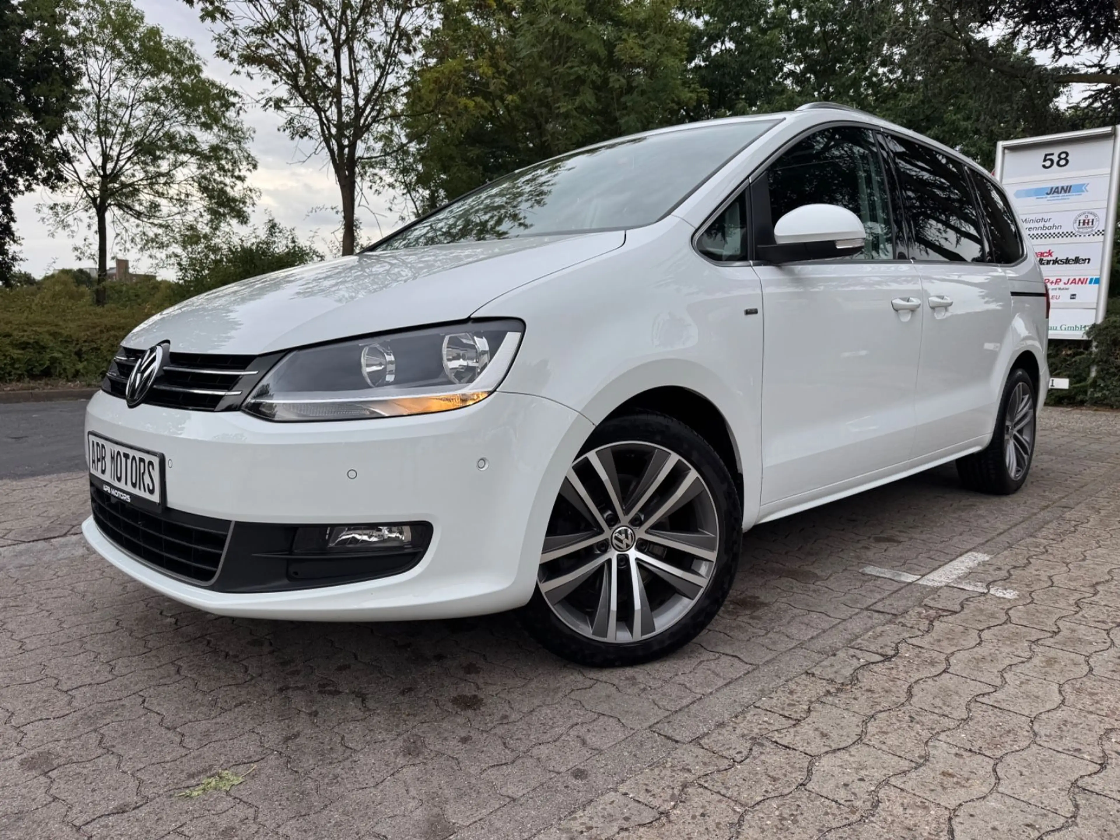 Volkswagen Sharan SHARAN CUP BMT NAVI PANORAMA KAMERA SITZHZG. 18" — photo 4