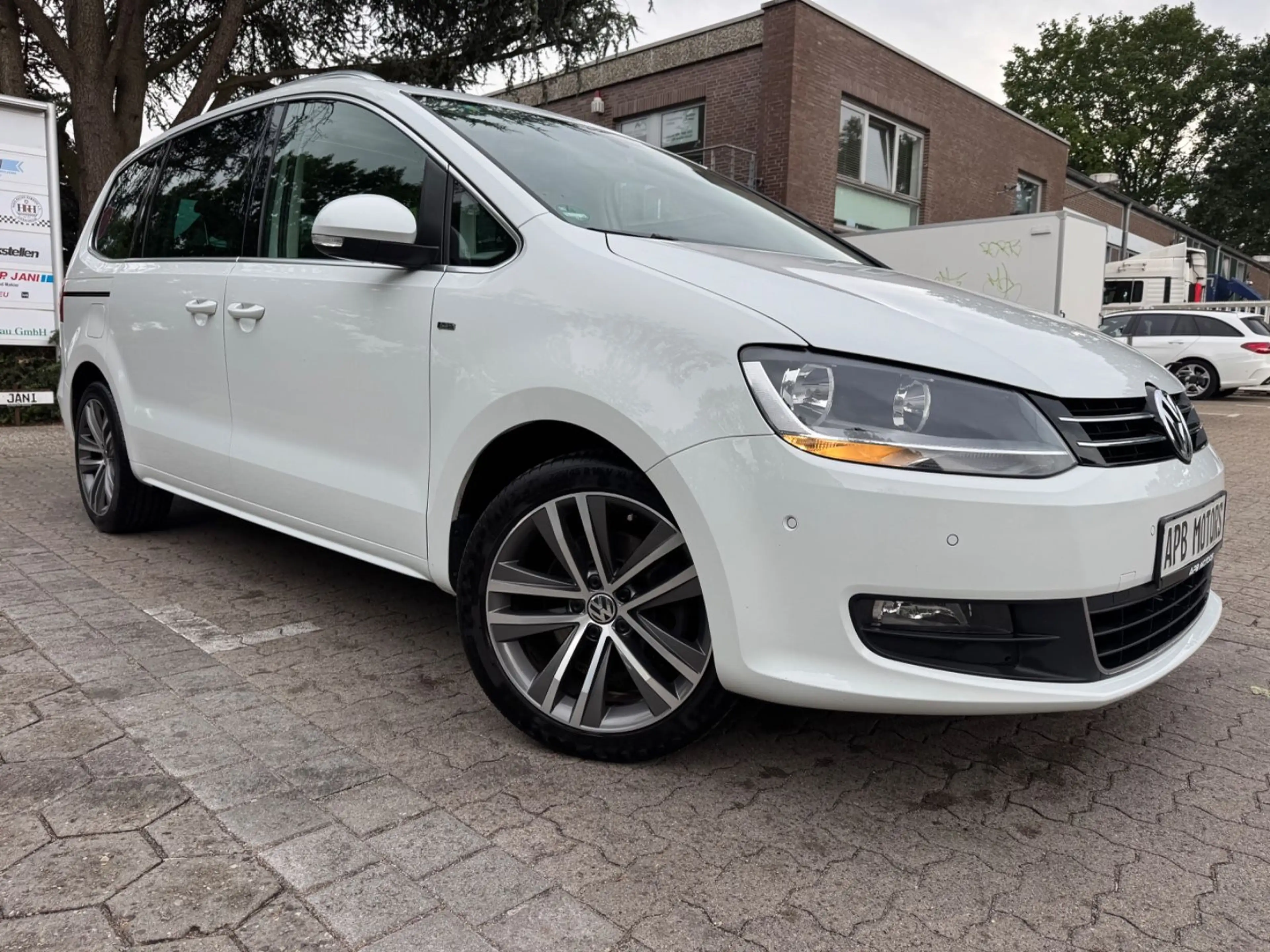 Volkswagen Sharan SHARAN CUP BMT NAVI PANORAMA KAMERA SITZHZG. 18"