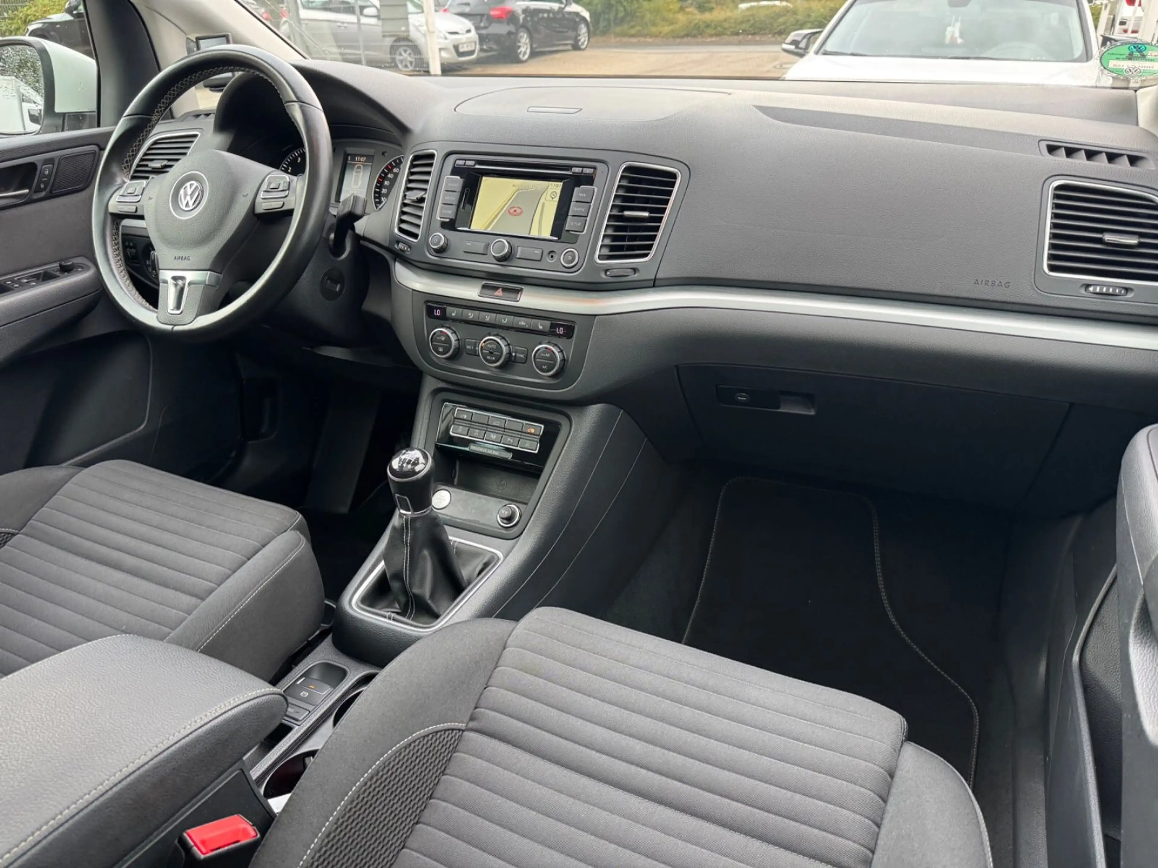 Volkswagen Sharan SHARAN CUP BMT NAVI PANORAMA KAMERA SITZHZG. 18" — photo 10