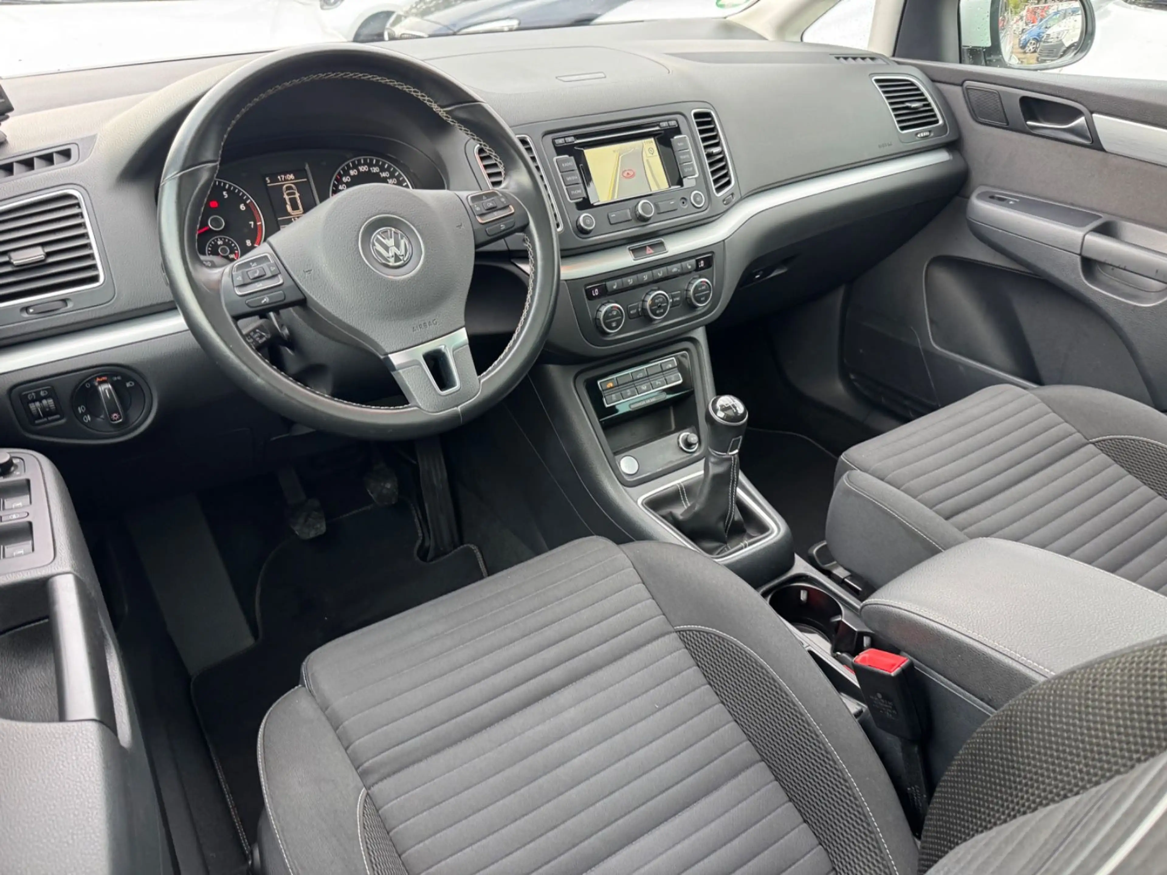 Volkswagen Sharan SHARAN CUP BMT NAVI PANORAMA KAMERA SITZHZG. 18" — photo 12