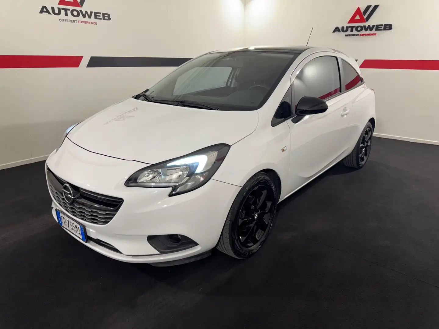 Opel Corsa Corsa 1.4 90CV Coupé b-Color Bianco - 1