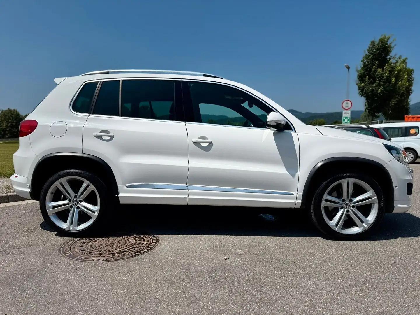 Volkswagen Tiguan 4Motion R-Line DCC Dynaudio AHK Kamera Weiß - 2
