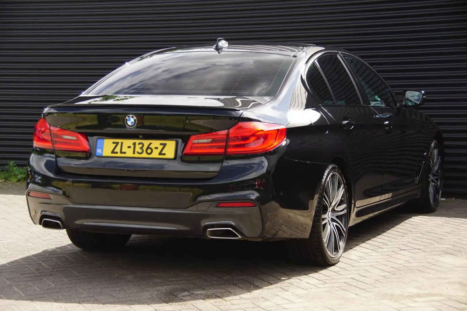 BMW 530 5-serie 530e High Executive | Pano | LED | Sfeerve Zwart - 2