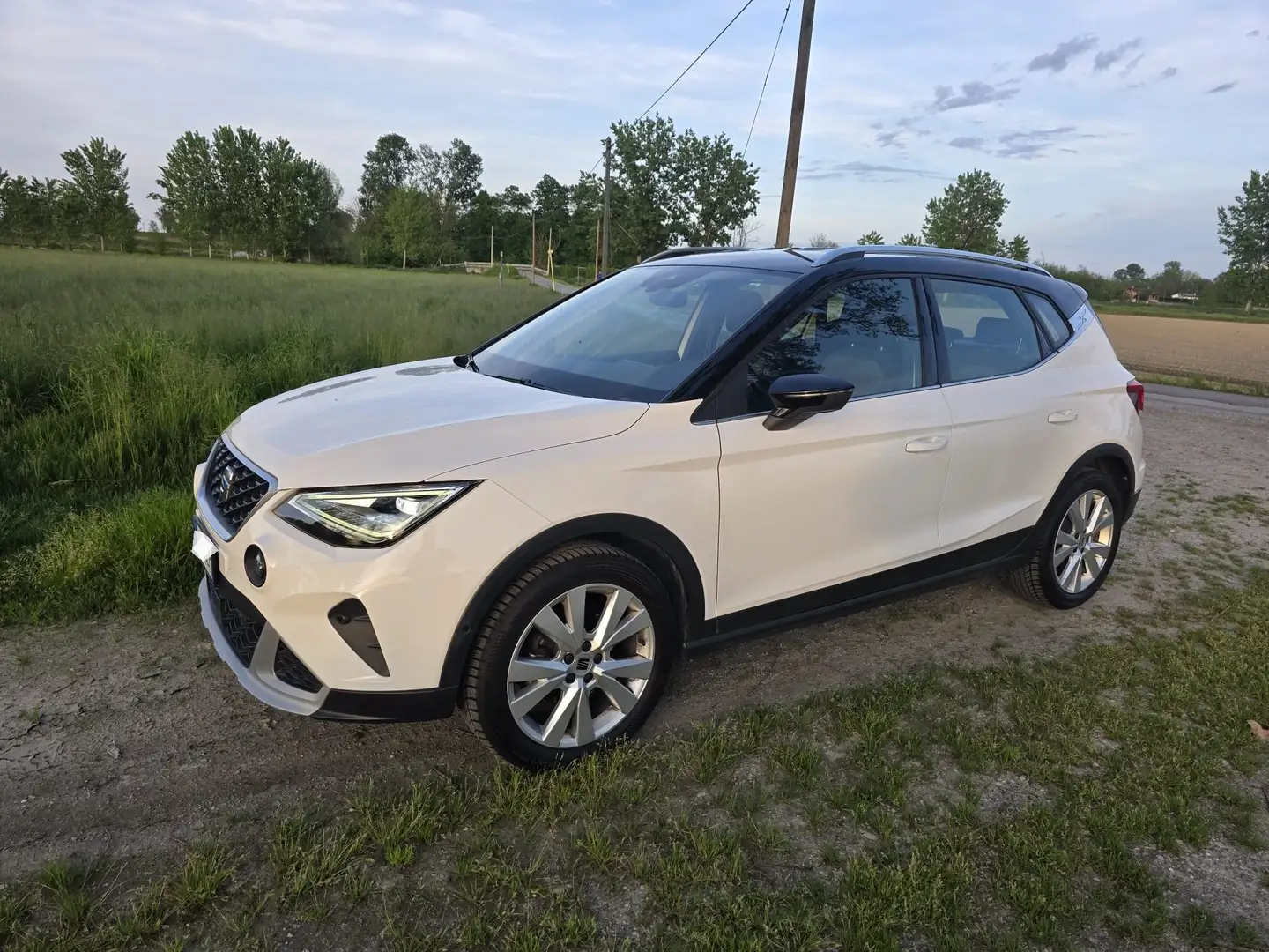 SEAT Arona FR 2022 1.0 tgi  90cv Bianco - 2