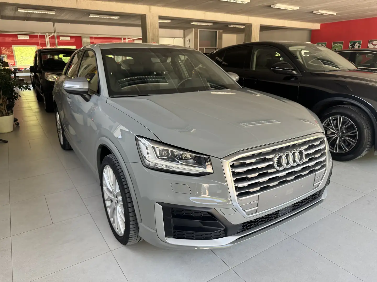 Audi Q2 30 1.0 tfsi S line edition Gris - 1
