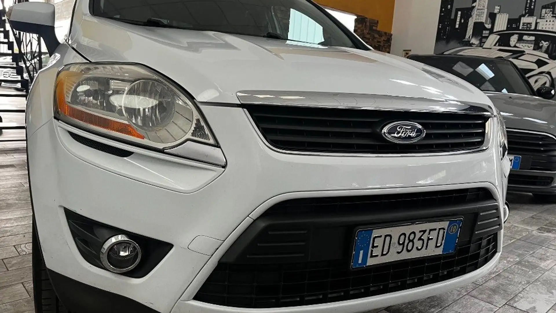 Ford Kuga + 2.0 TDCi 136 CV 2WD DPF Blanc - 2