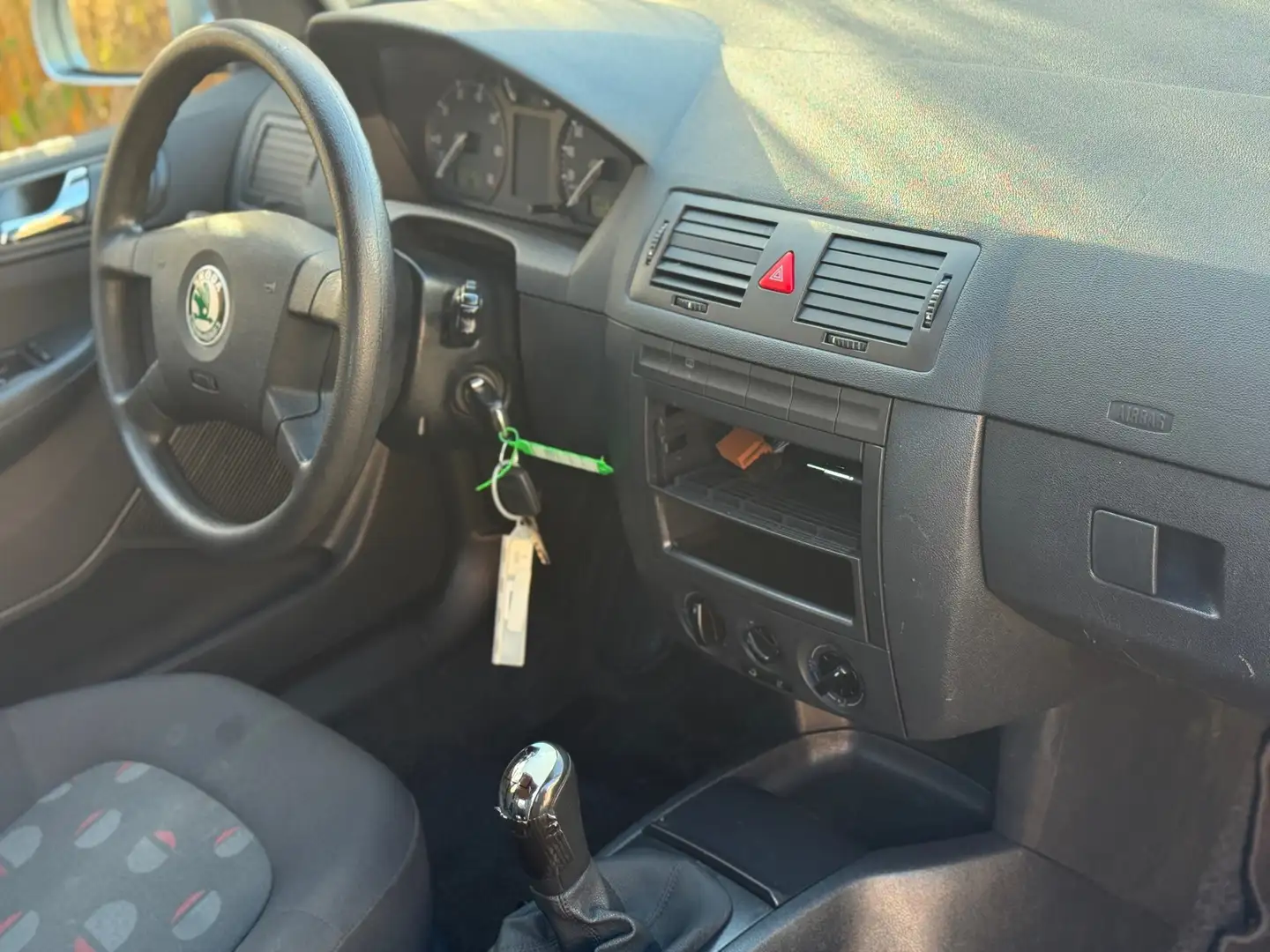 Skoda Fabia Combi 1.4-16V Creation Apk tot 02-01-2026 Grau - 2