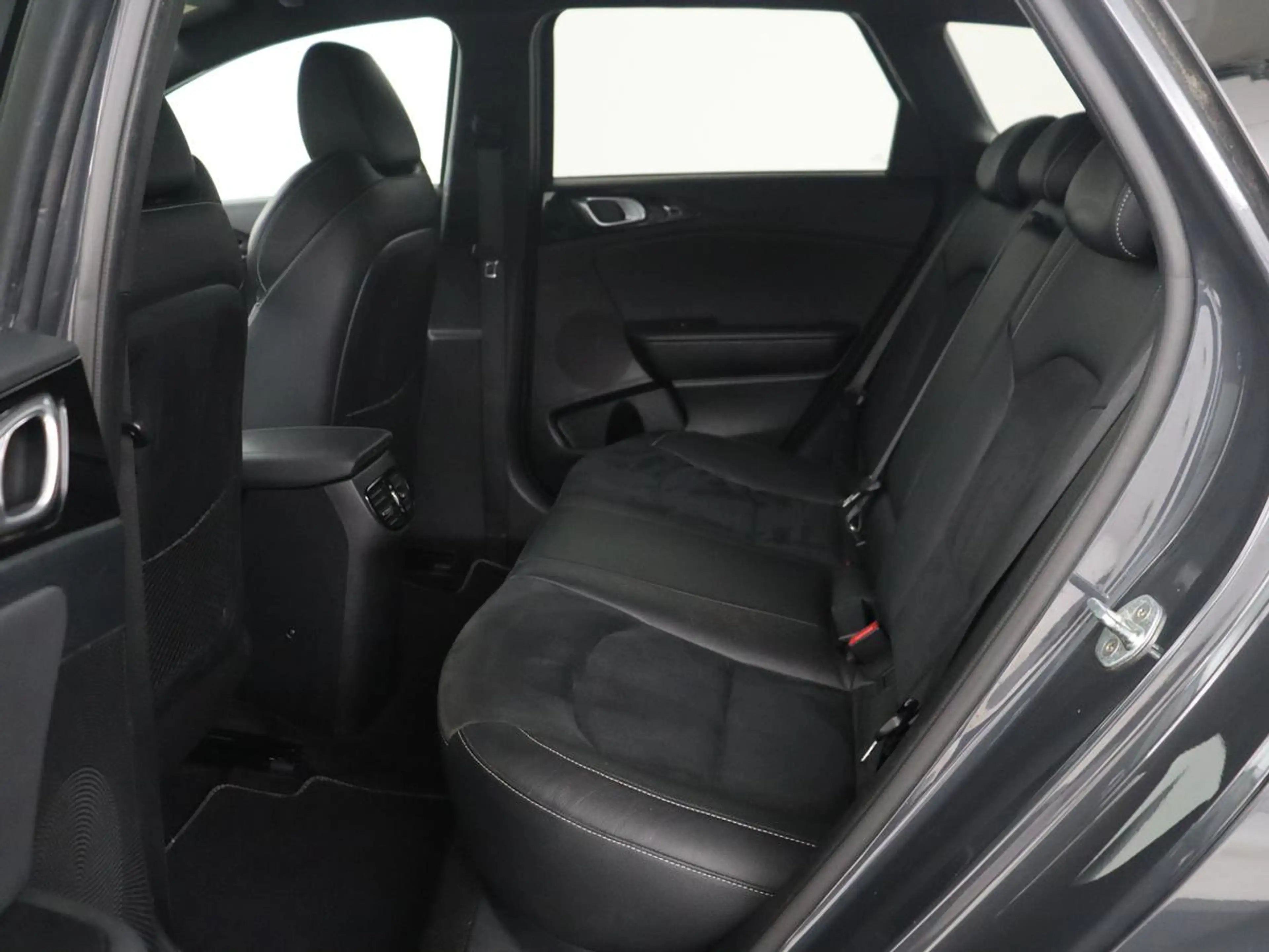 Kia Ceed SW / cee'd SW Sportswagon 1.5 T-GDi MHEV GT-Line Edition | Apple — photo 6