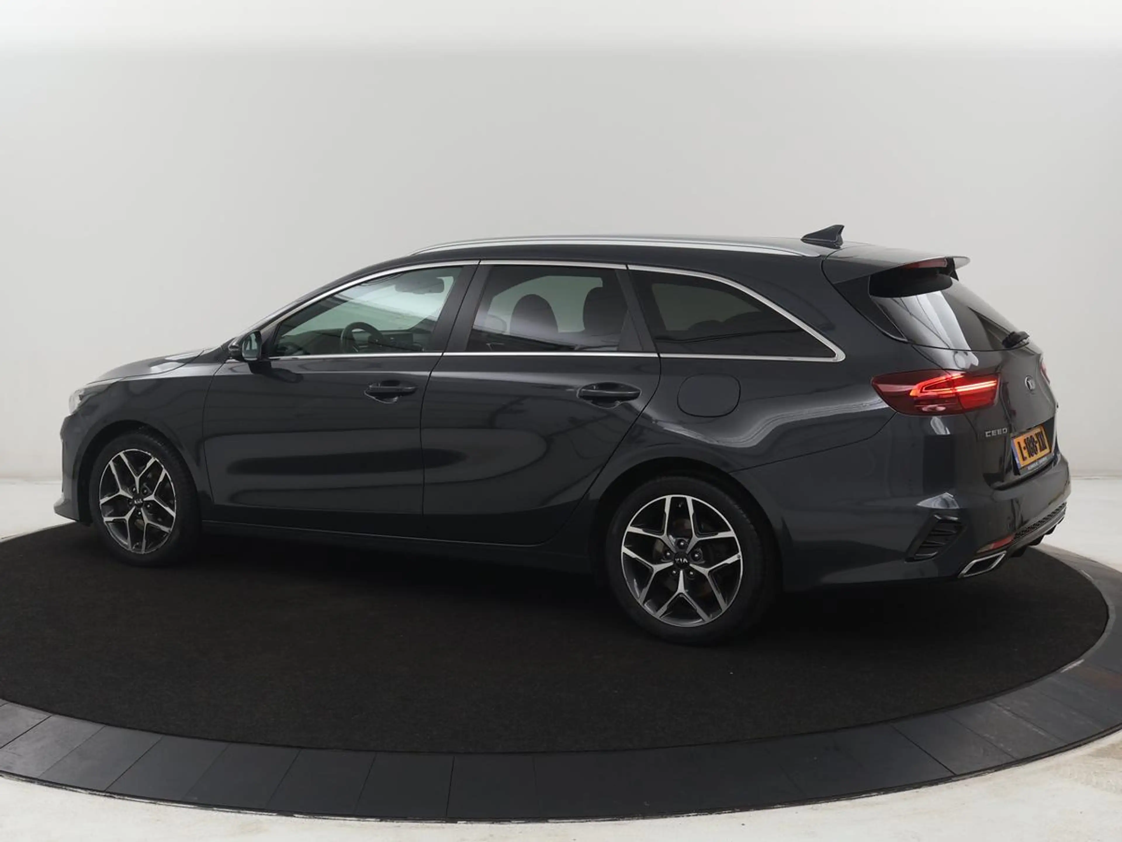 Kia Ceed SW / cee'd SW Sportswagon 1.5 T-GDi MHEV GT-Line Edition | Apple — photo 2