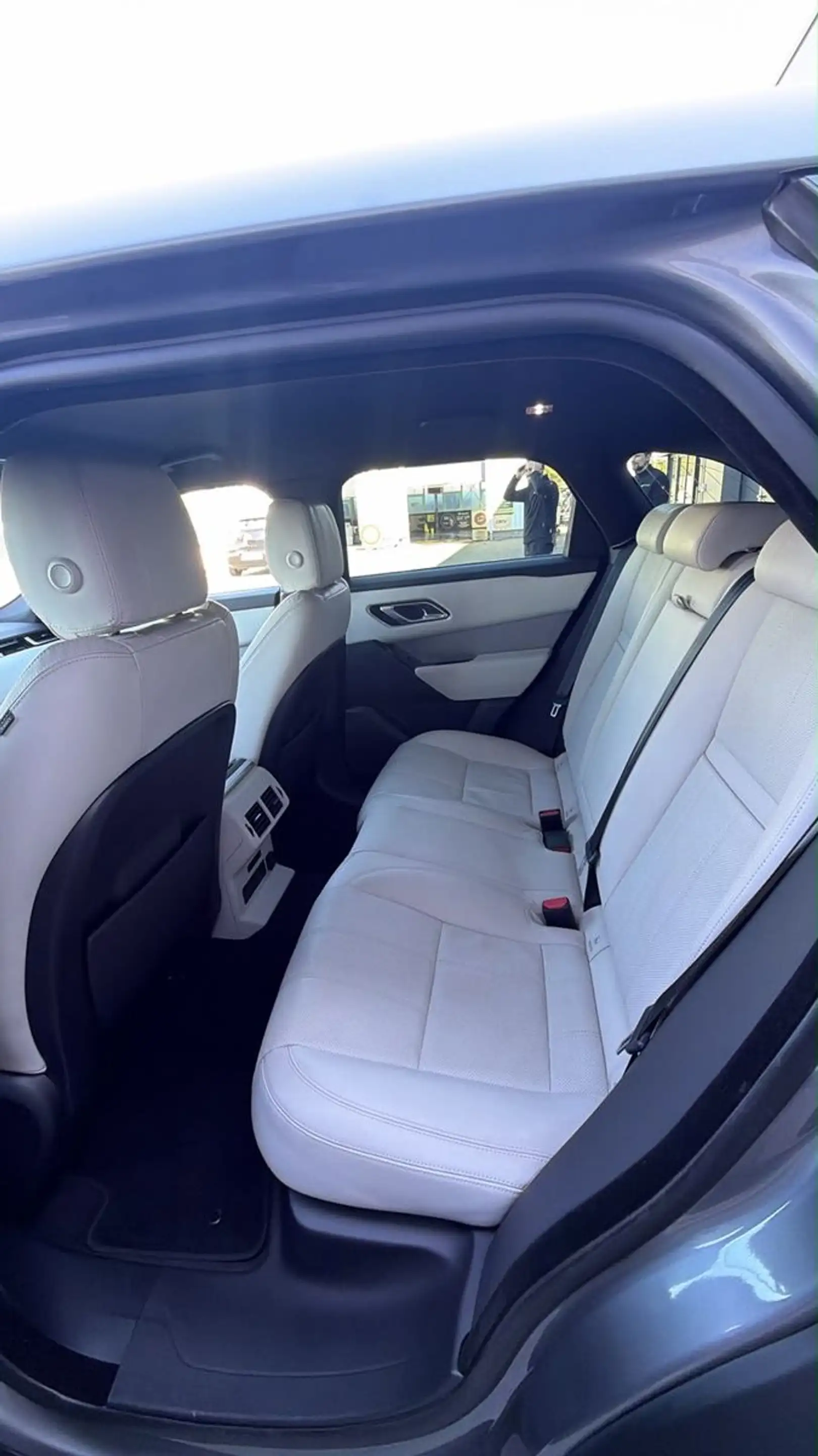 Land Rover Range Rover Velar S Hybrid — photo 15
