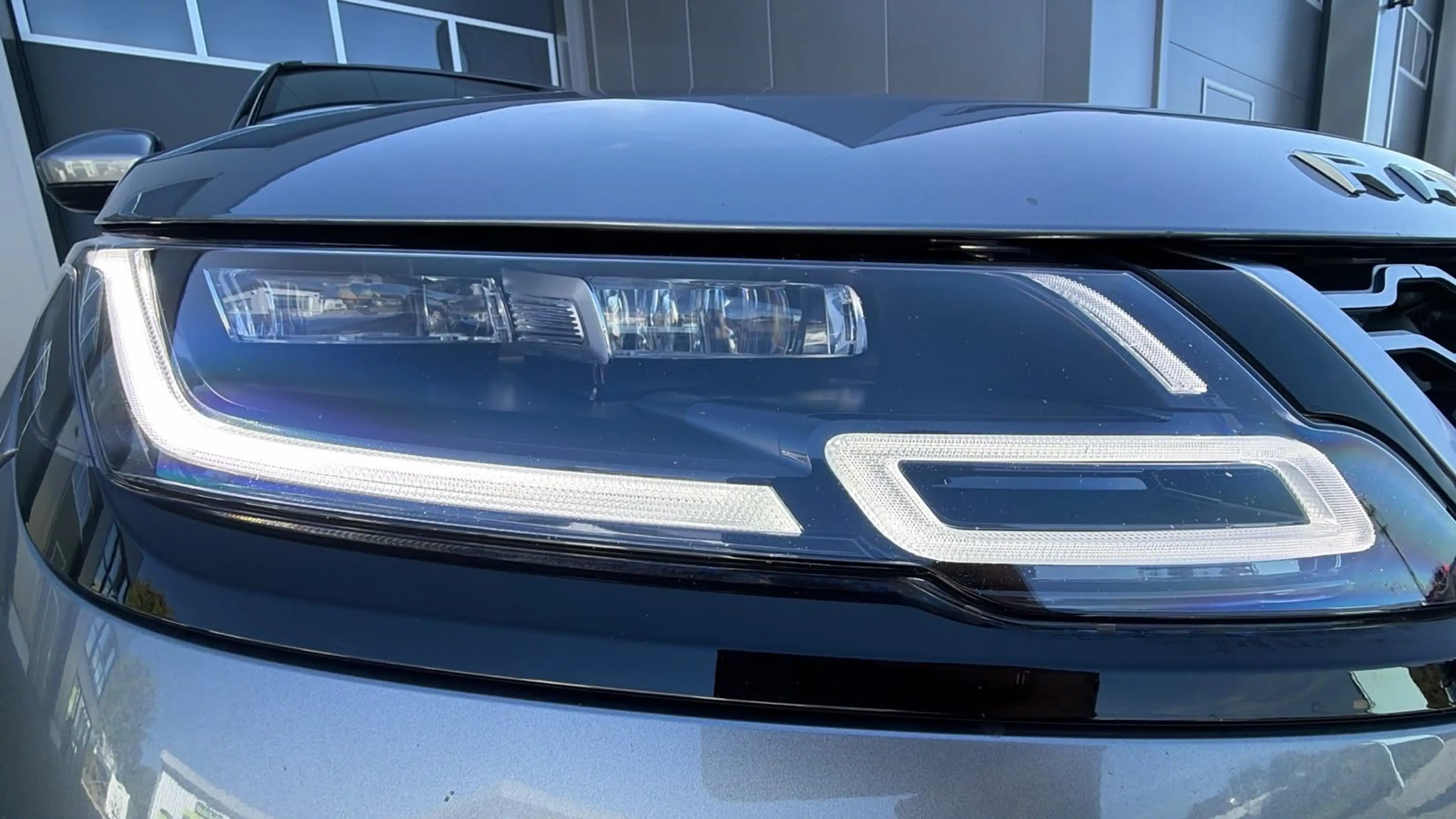 Land Rover Range Rover Velar S Hybrid — photo 8