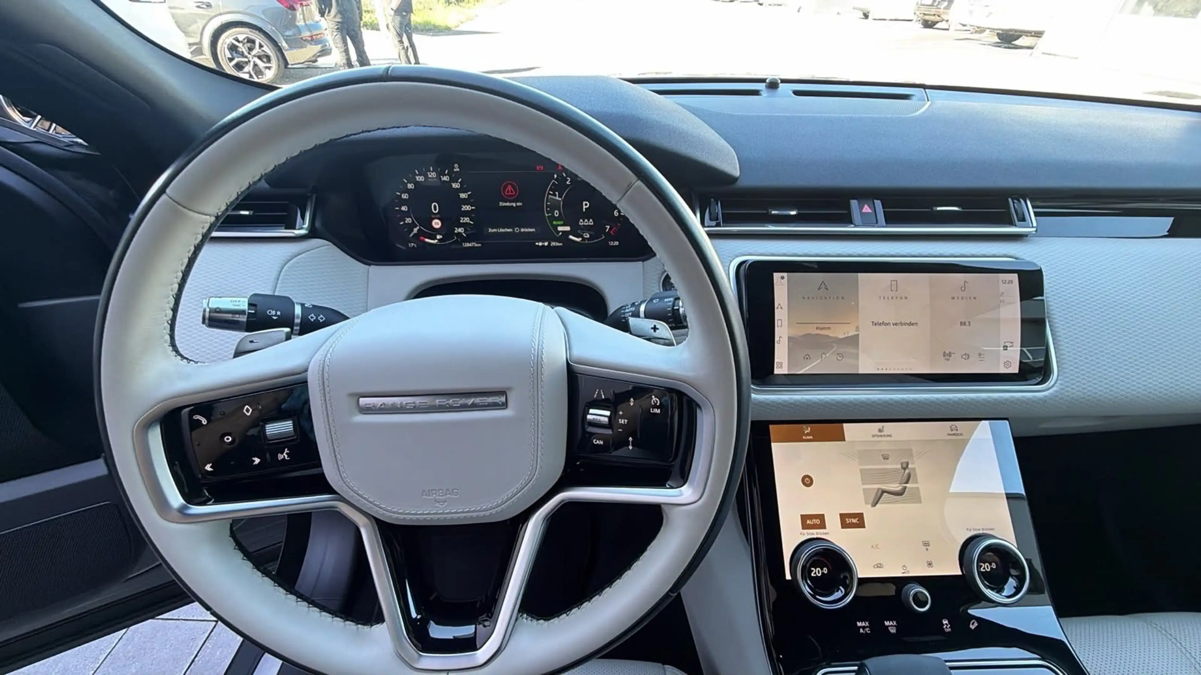 Land Rover Range Rover Velar S Hybrid — photo 11