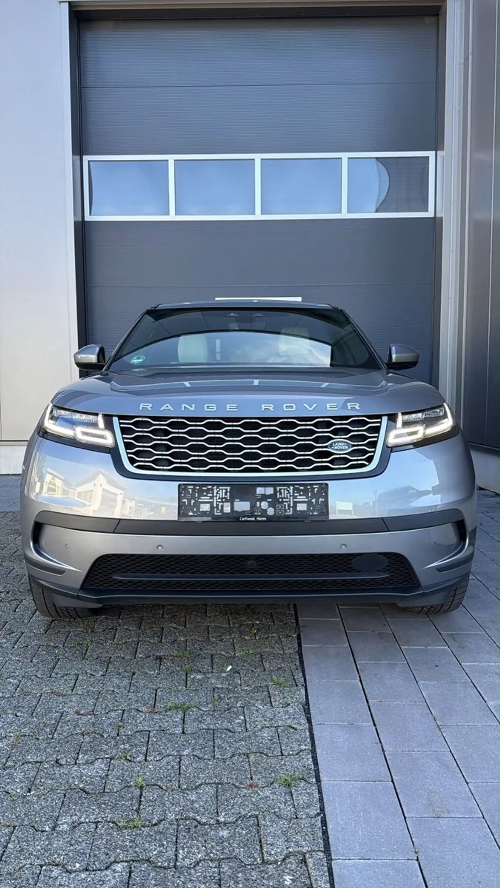 Land Rover Range Rover Velar S Hybrid — photo 3