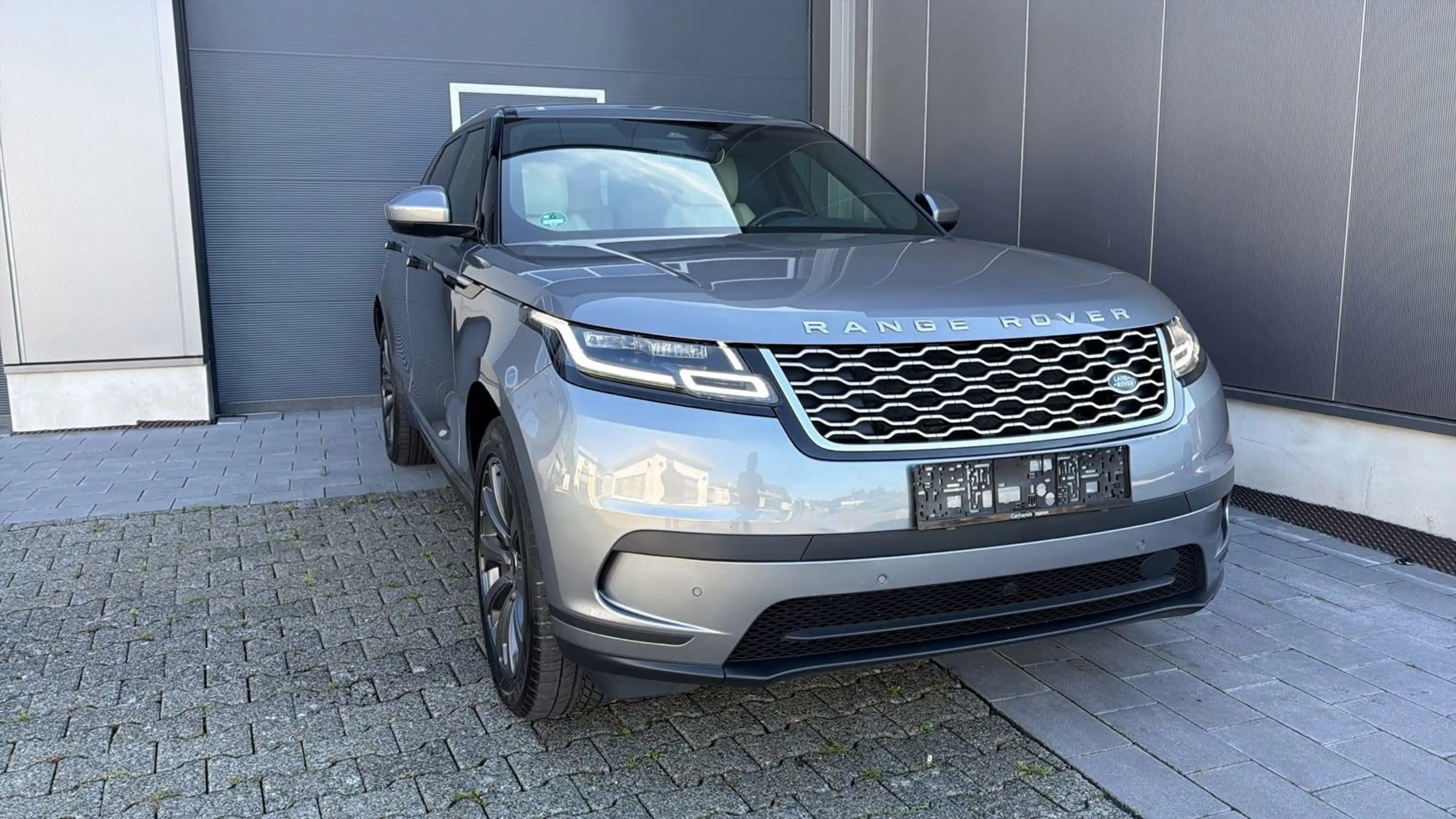 Land Rover Range Rover Velar S Hybrid — photo 2