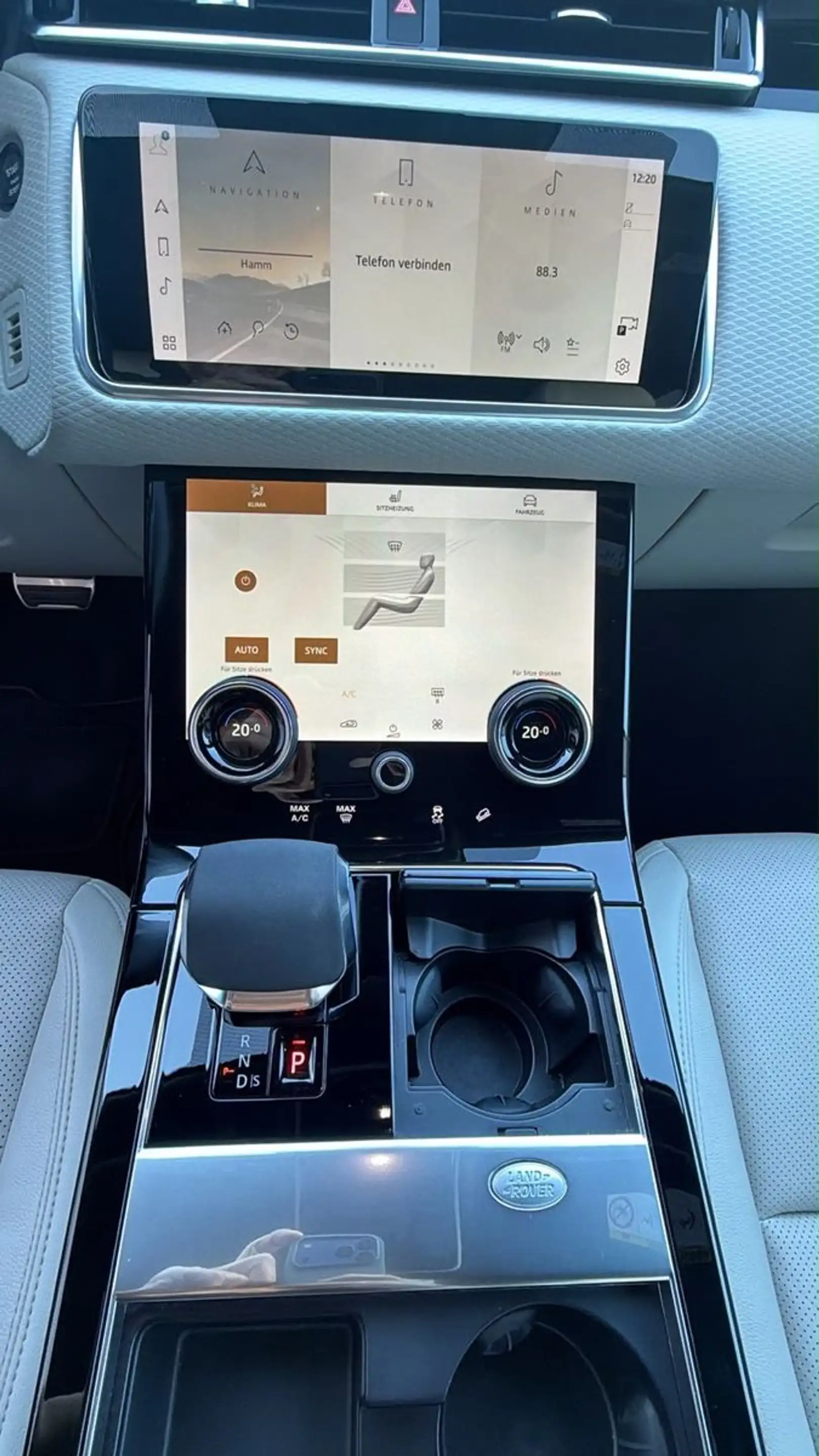 Land Rover Range Rover Velar S Hybrid — photo 13