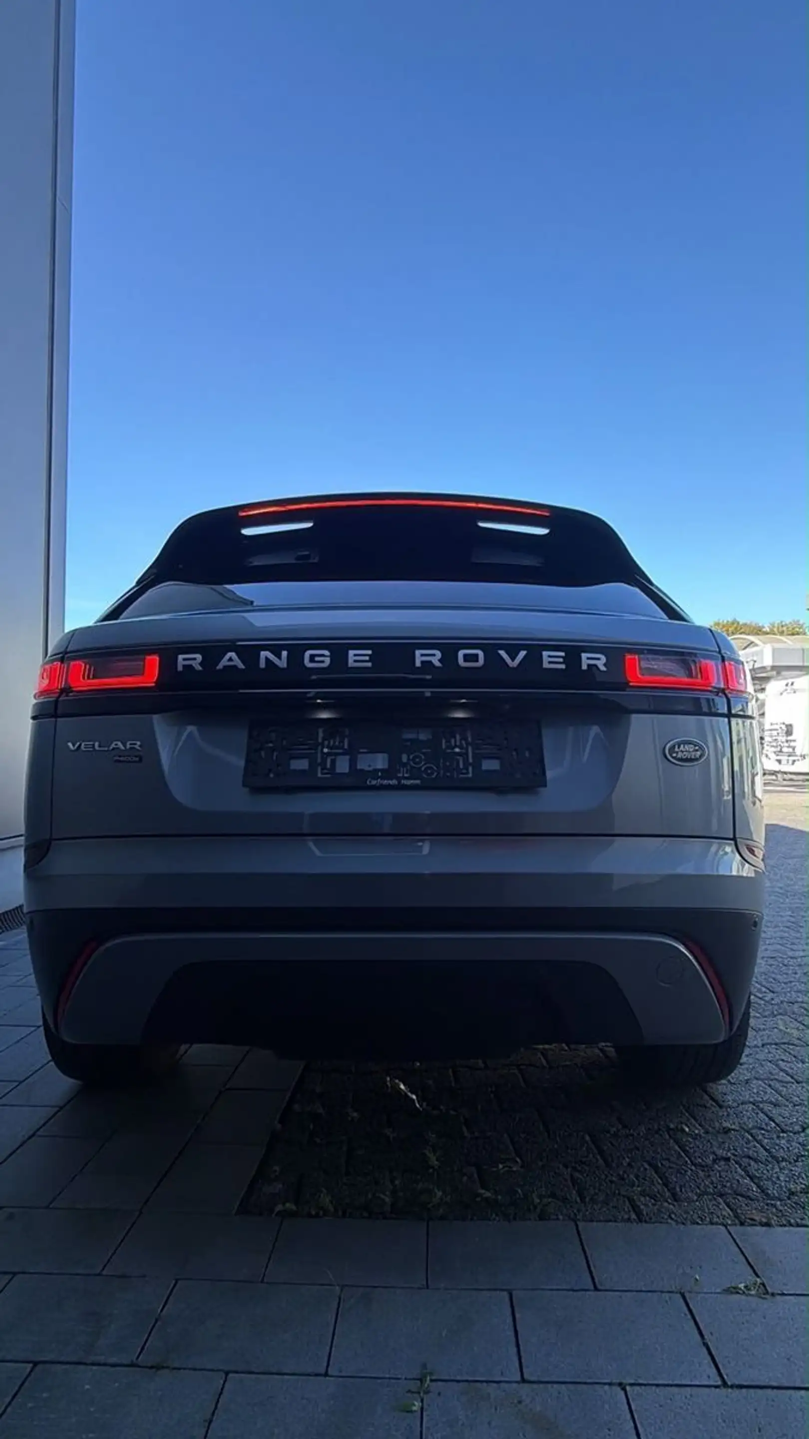 Land Rover Range Rover Velar S Hybrid — photo 4