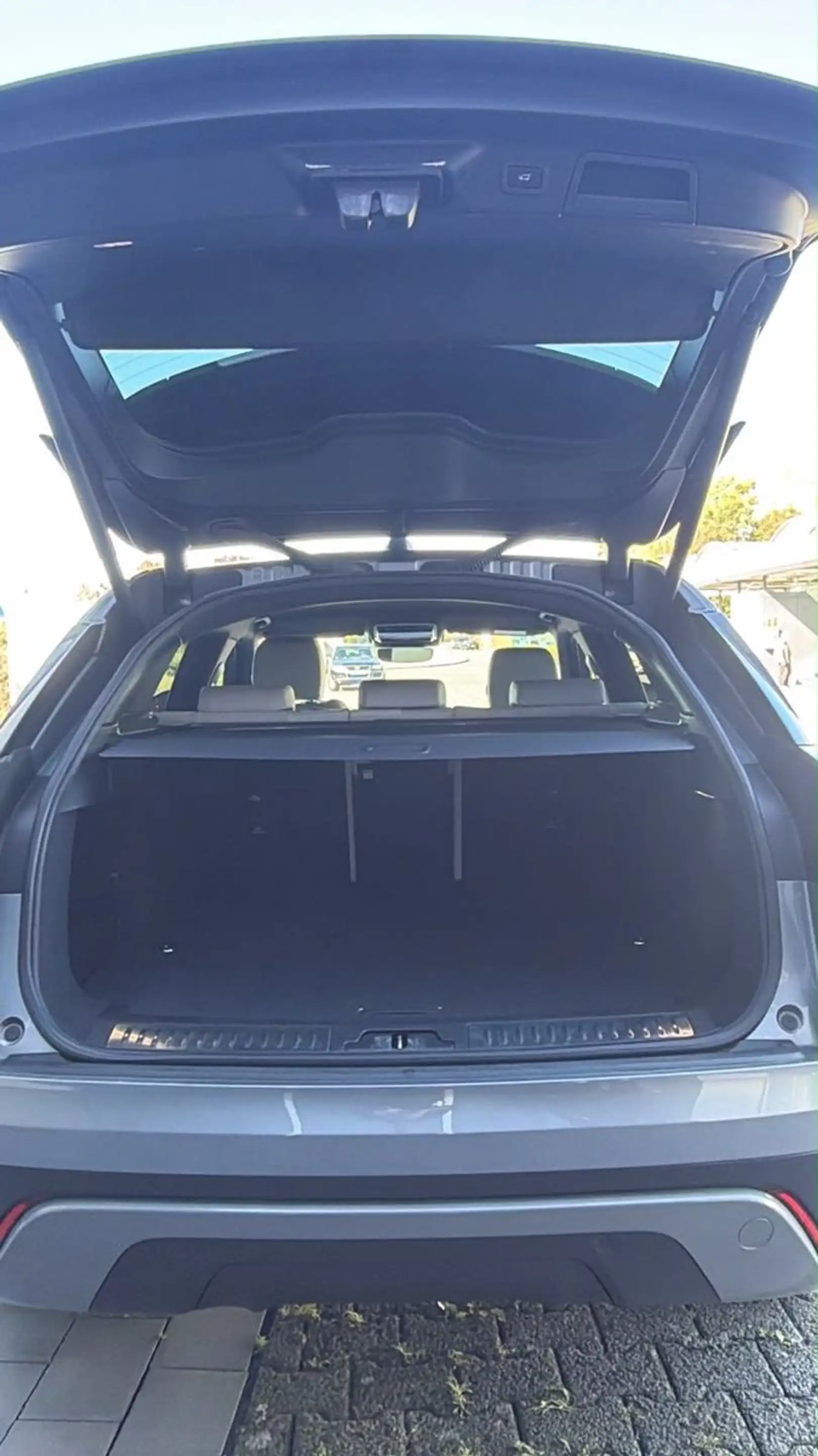Land Rover Range Rover Velar S Hybrid — photo 7