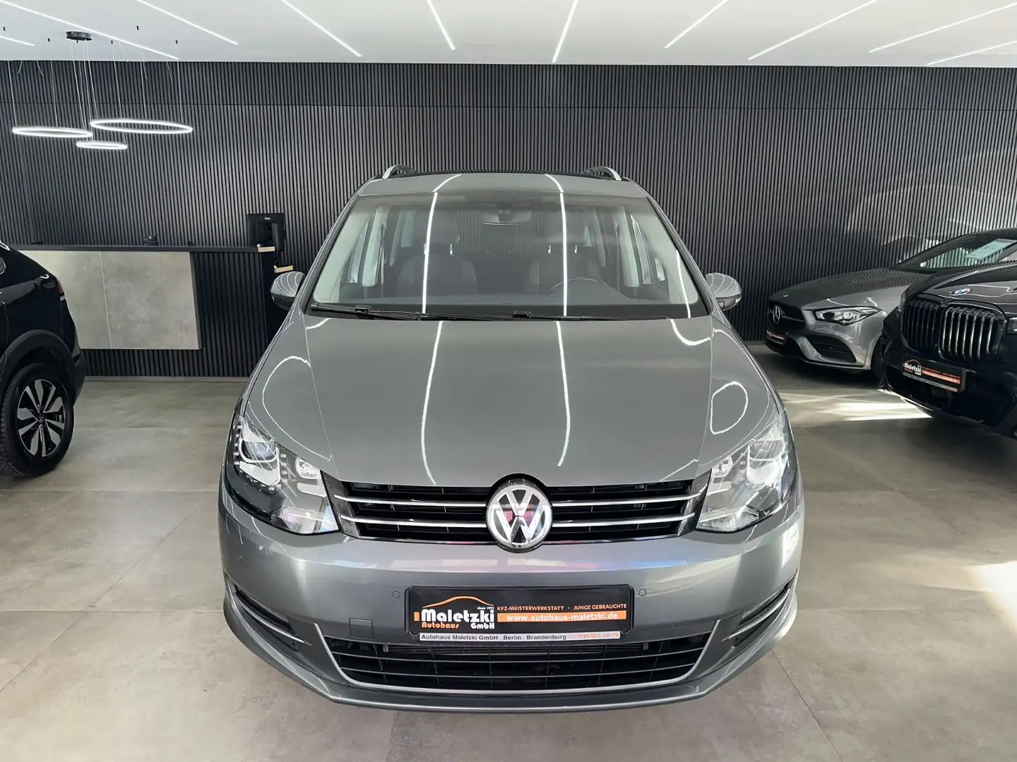 Volkswagen Sharan 1.4 TSI Highline*2xEl.Tür*1.Hand*Bi-Xen* Grau - 2