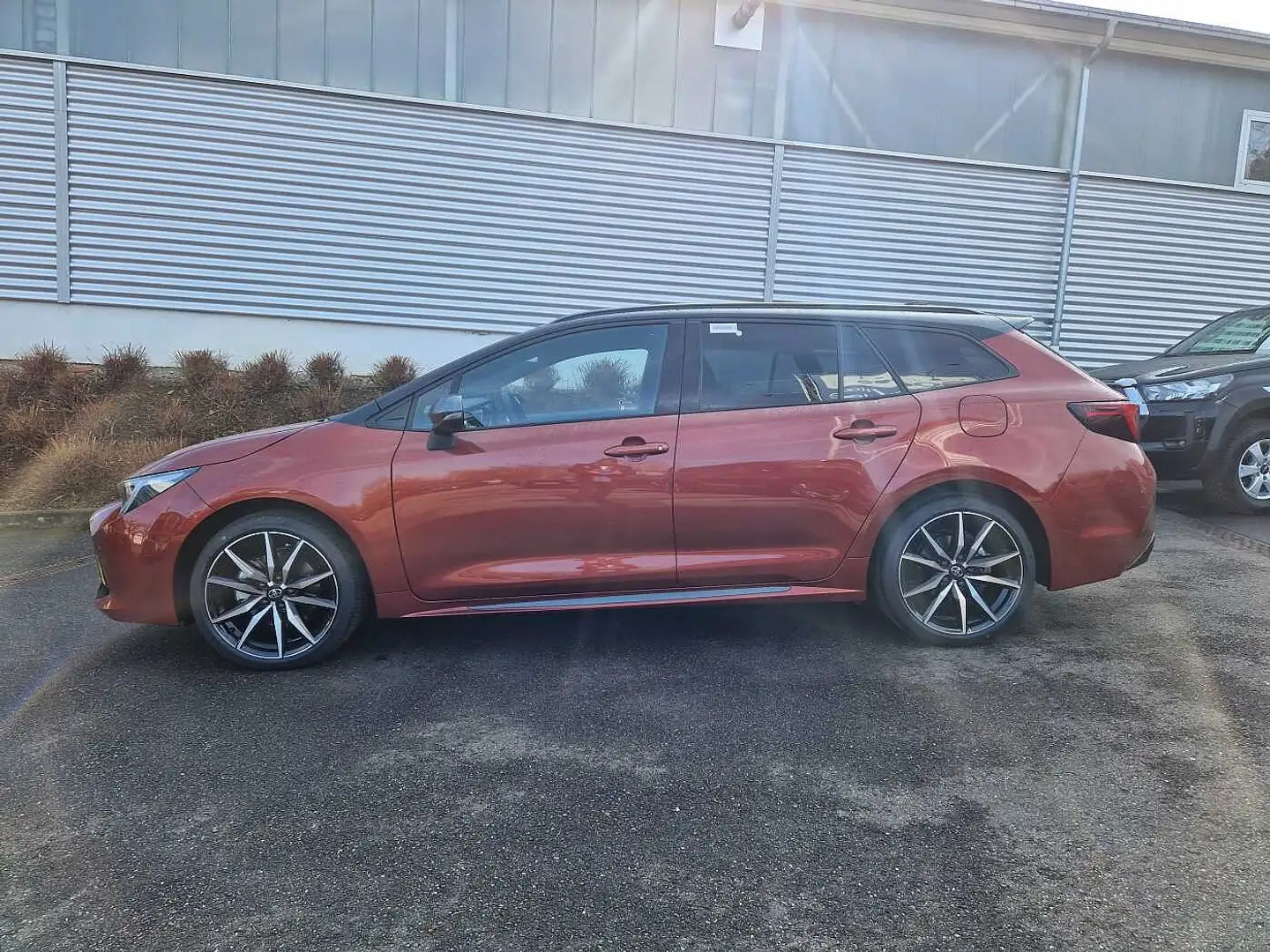 Toyota Corolla Touring Sports Hybrid 2.0 GR Sport Orange - 2