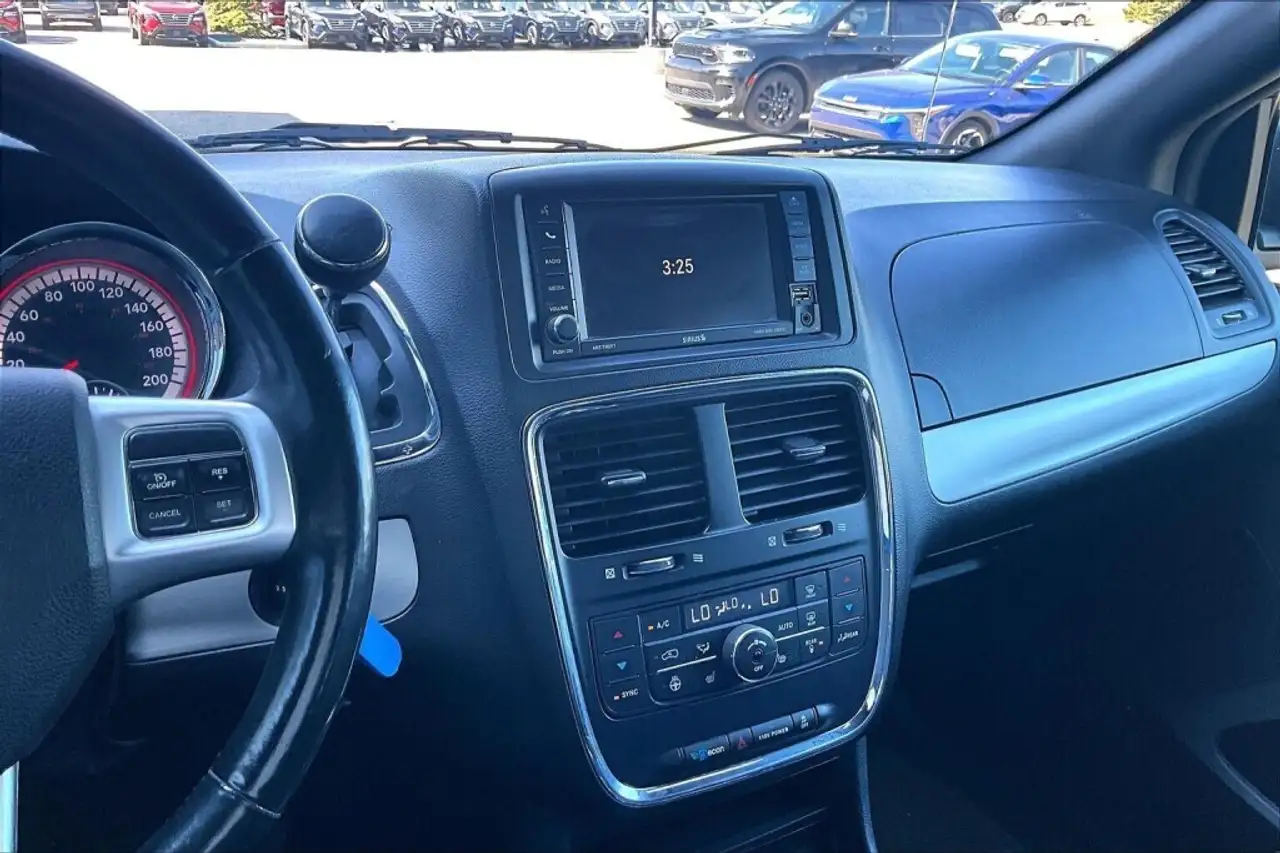 Dodge Grand Caravan снимка Dodge Grand Caravan