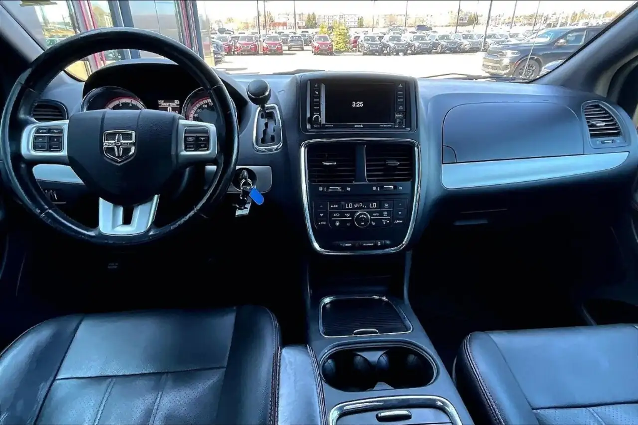 Dodge Grand Caravan снимка Dodge Grand Caravan