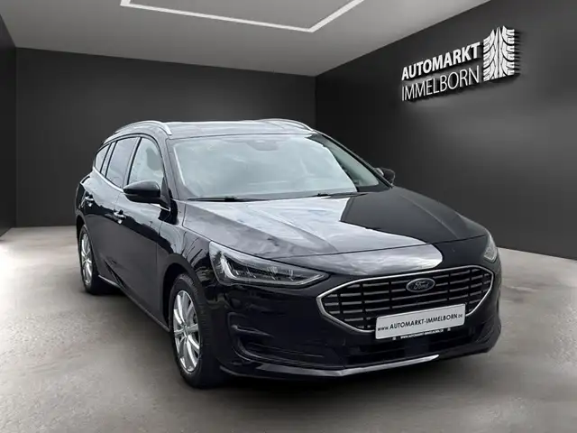Ford Focus view 2