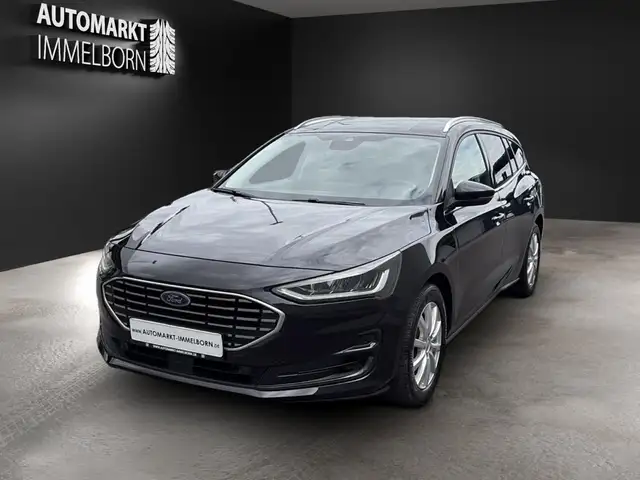 Ford Focus view 3