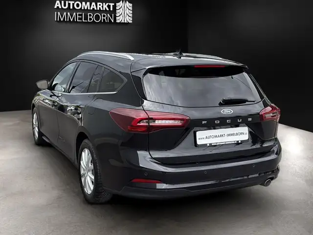Ford Focus view 10
