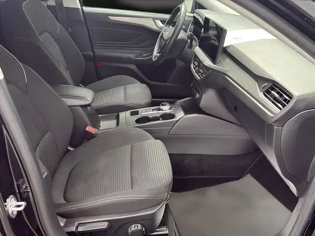 Ford Focus view 14