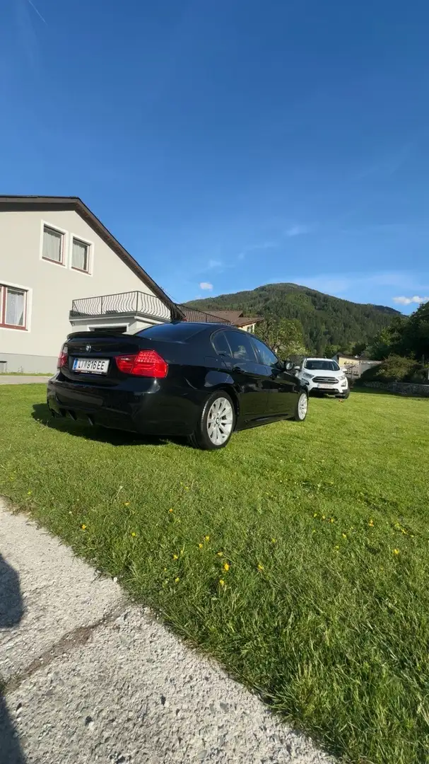 BMW 320 320d xDrive Schwarz - 2
