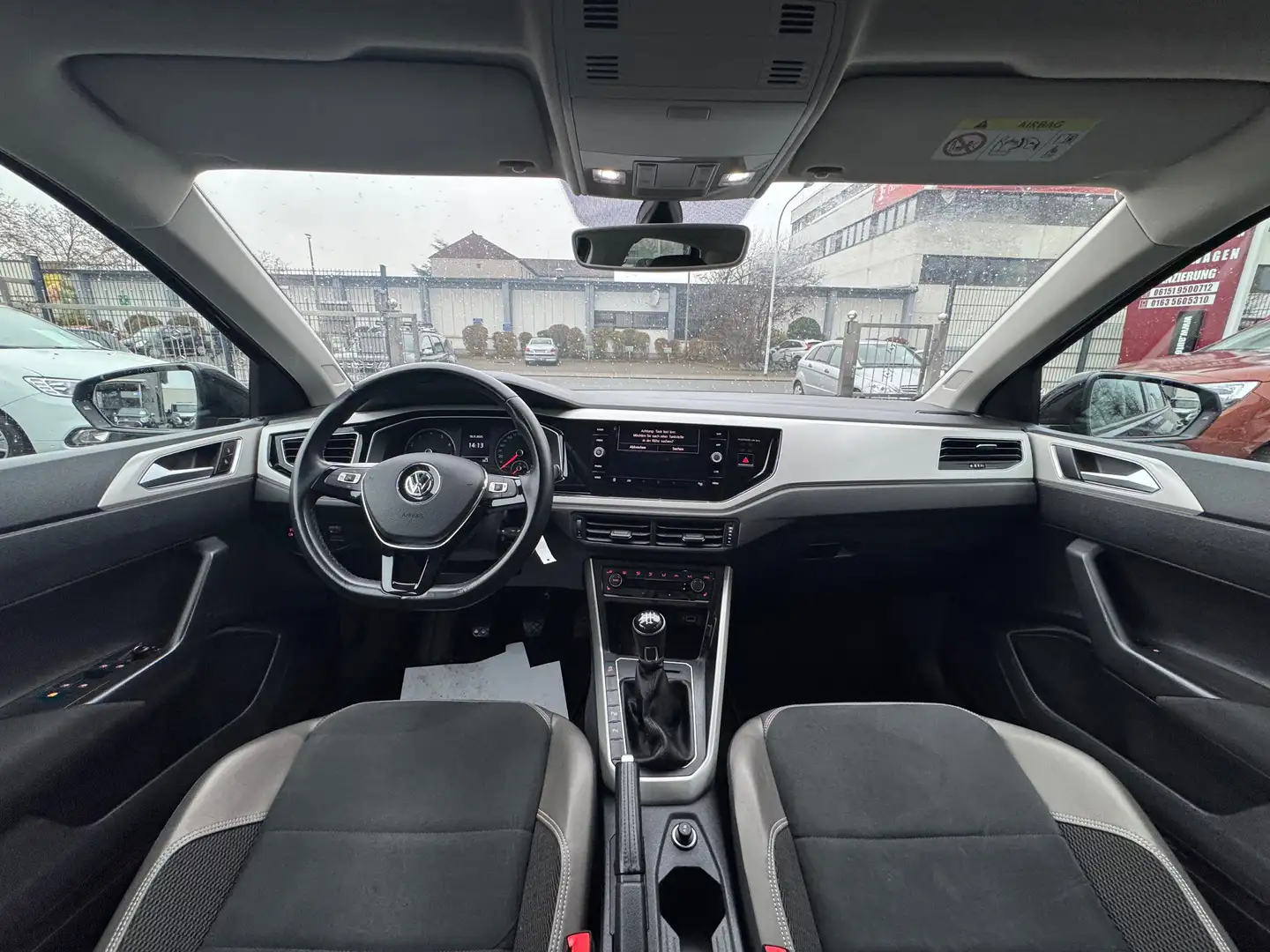 Volkswagen Polo Highline/ TÜV AU NEU /1-Hand/ TOP Zustandt Schwarz - 2