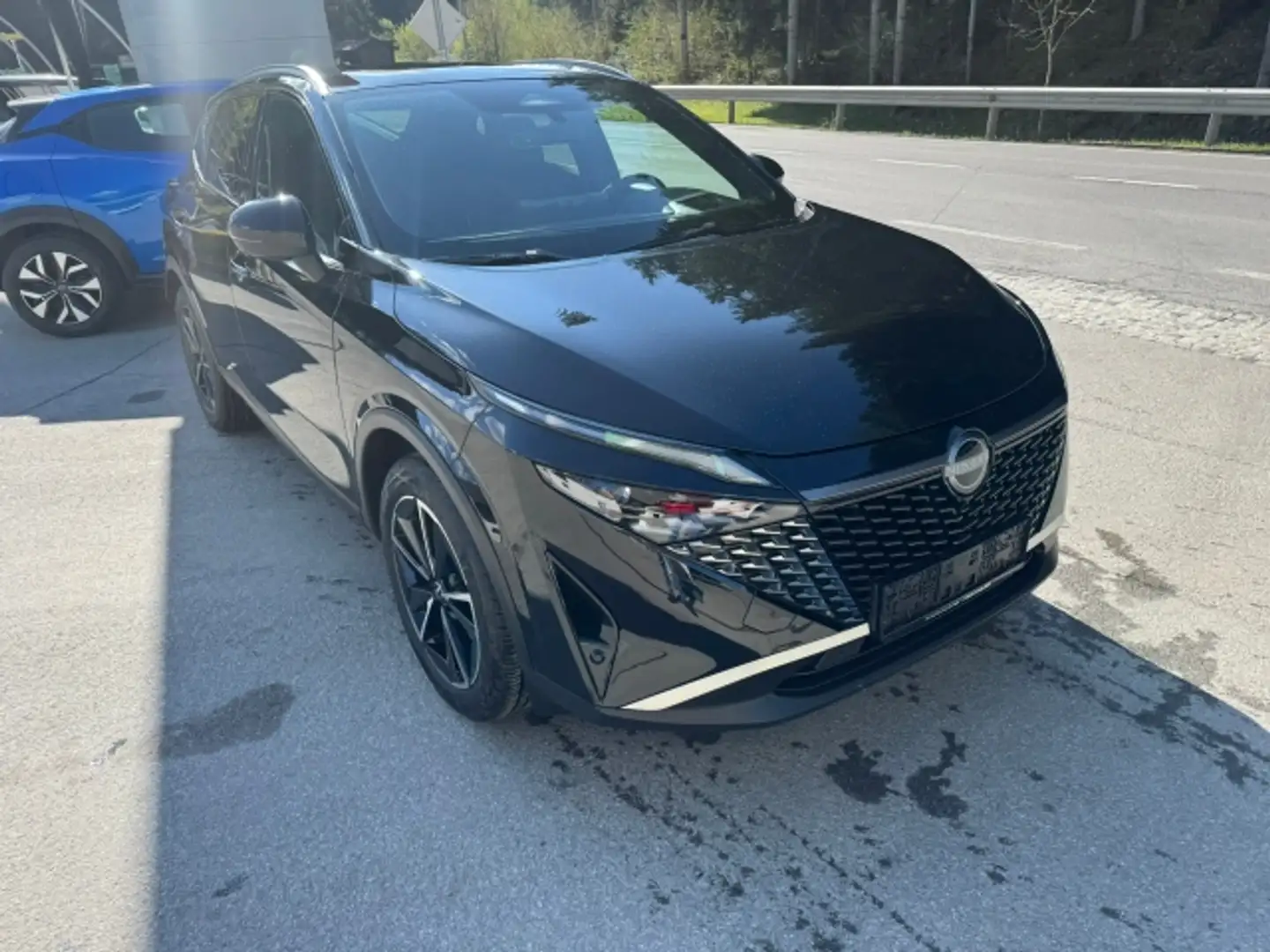 Nissan Qashqai Qashqai 1.3 DIG-T 4WD Xtronic Tekna Schwarz - 2