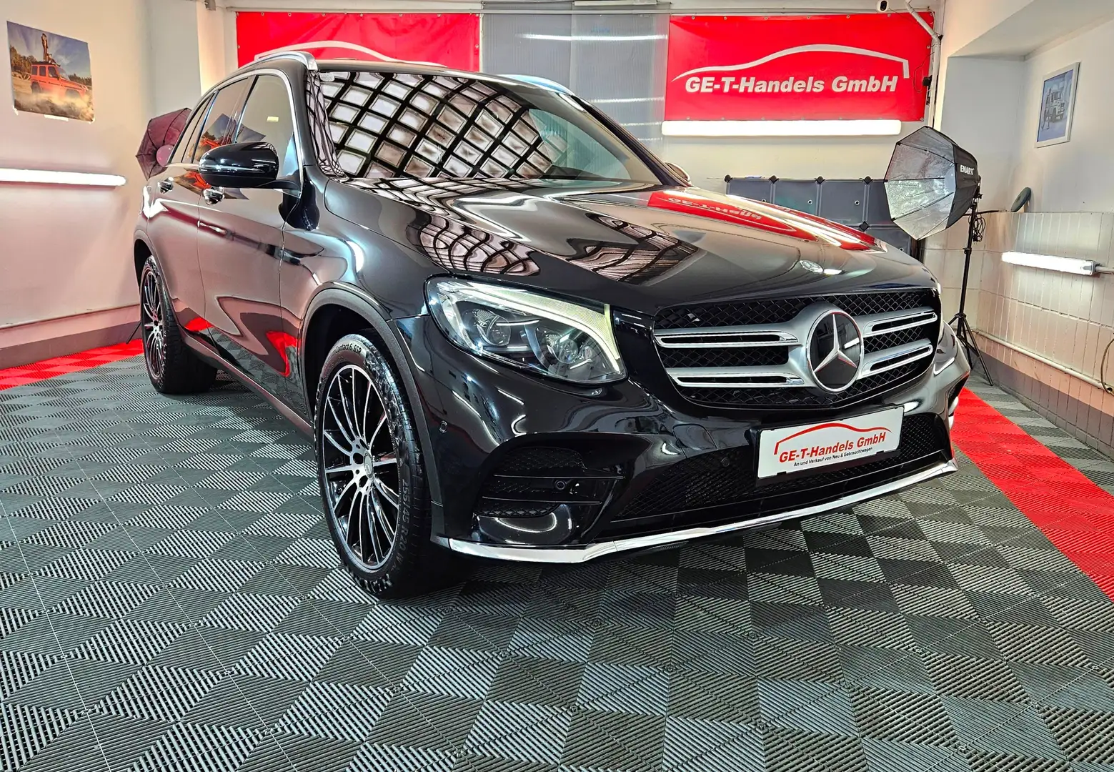 Mercedes-Benz GLC 250 AMG-Edition 4MATIC Aut. LED Luft Burmaster Voll Schwarz - 2