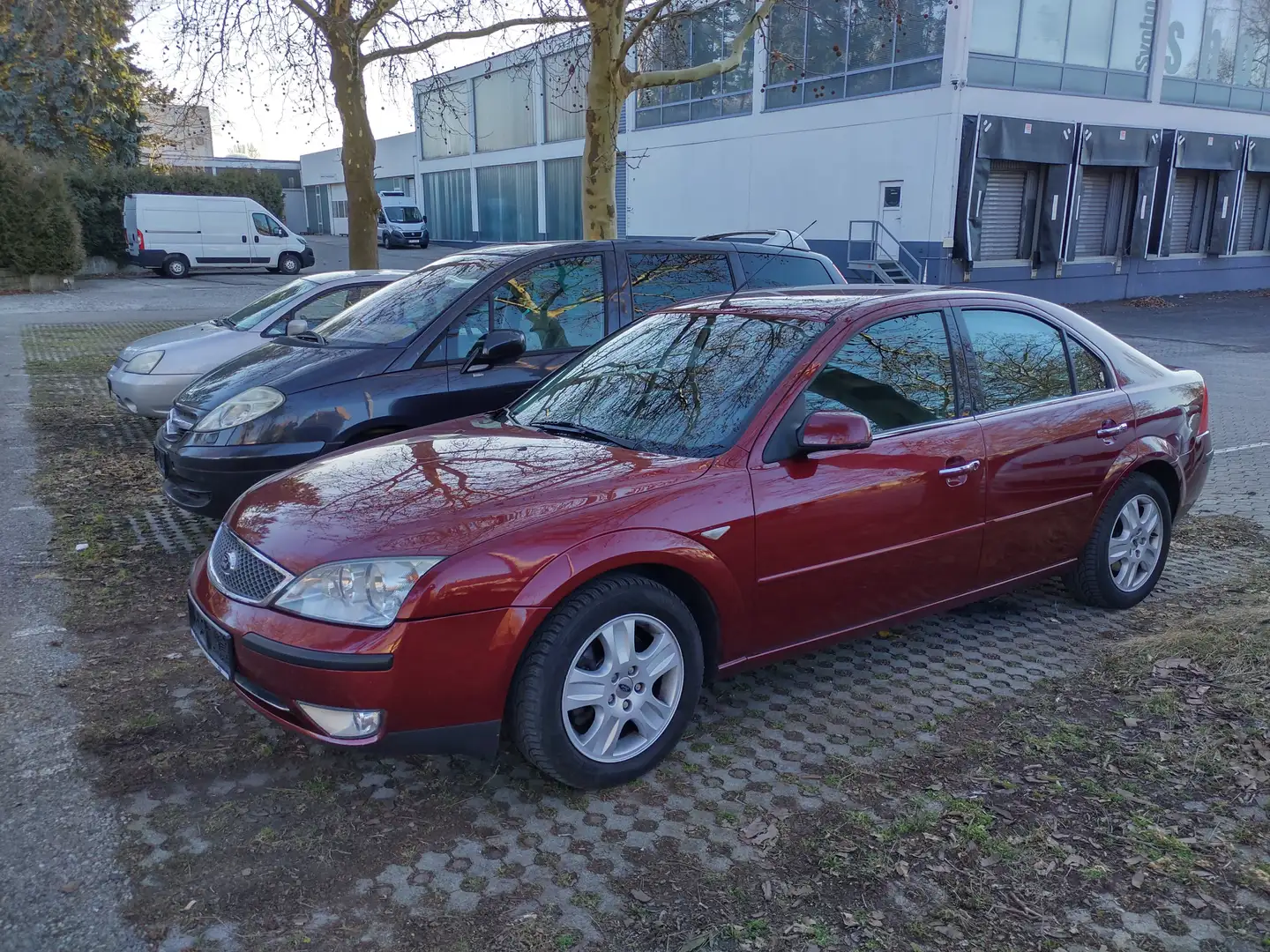 Ford Mondeo Mondeo Ghia 2,0 Aut. Ghia Rouge - 1