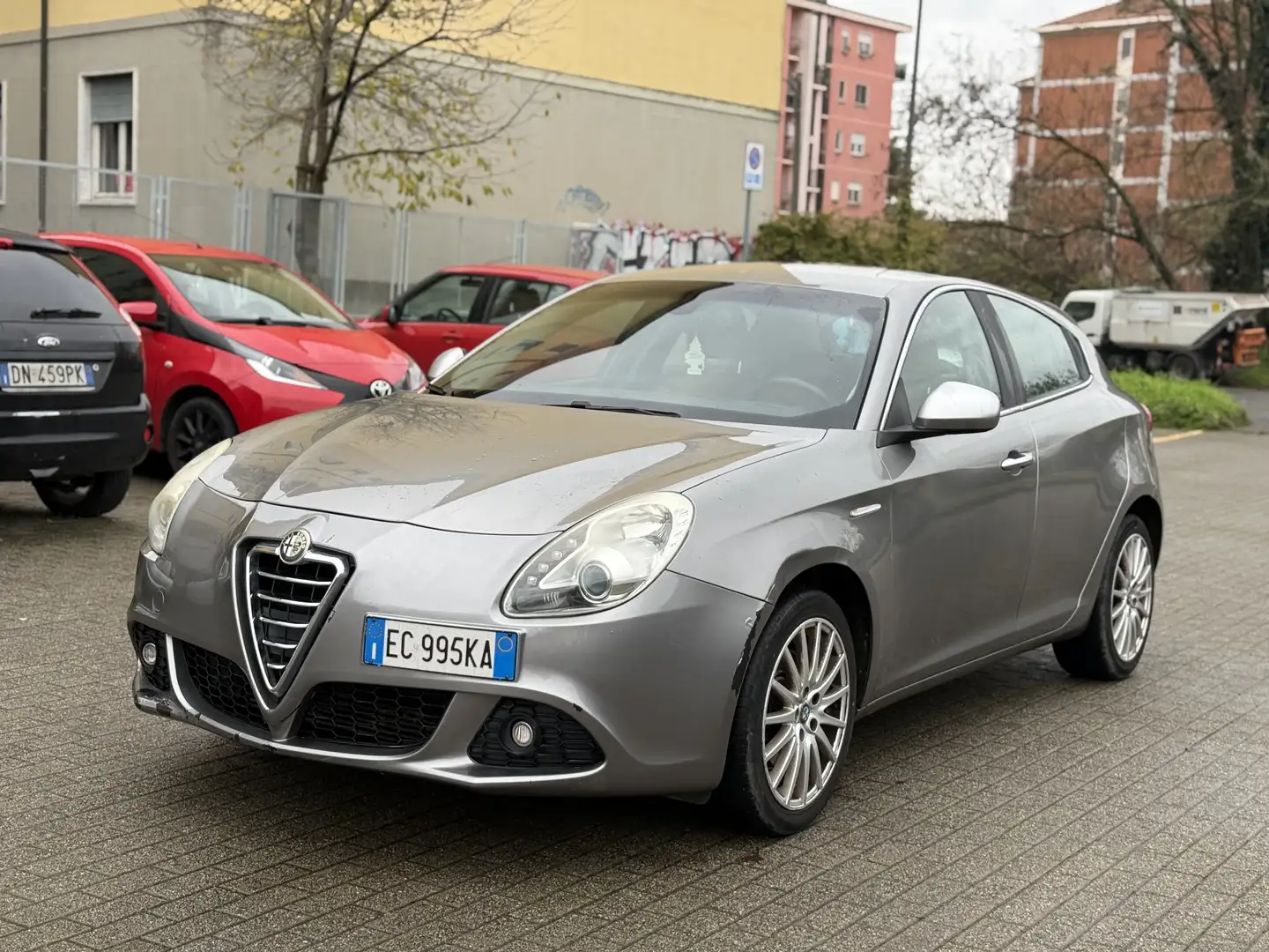 Alfa Romeo Giulietta Giulietta III 2010 1.4 t. m.air Distinctive 170cv Euro 5A - 2