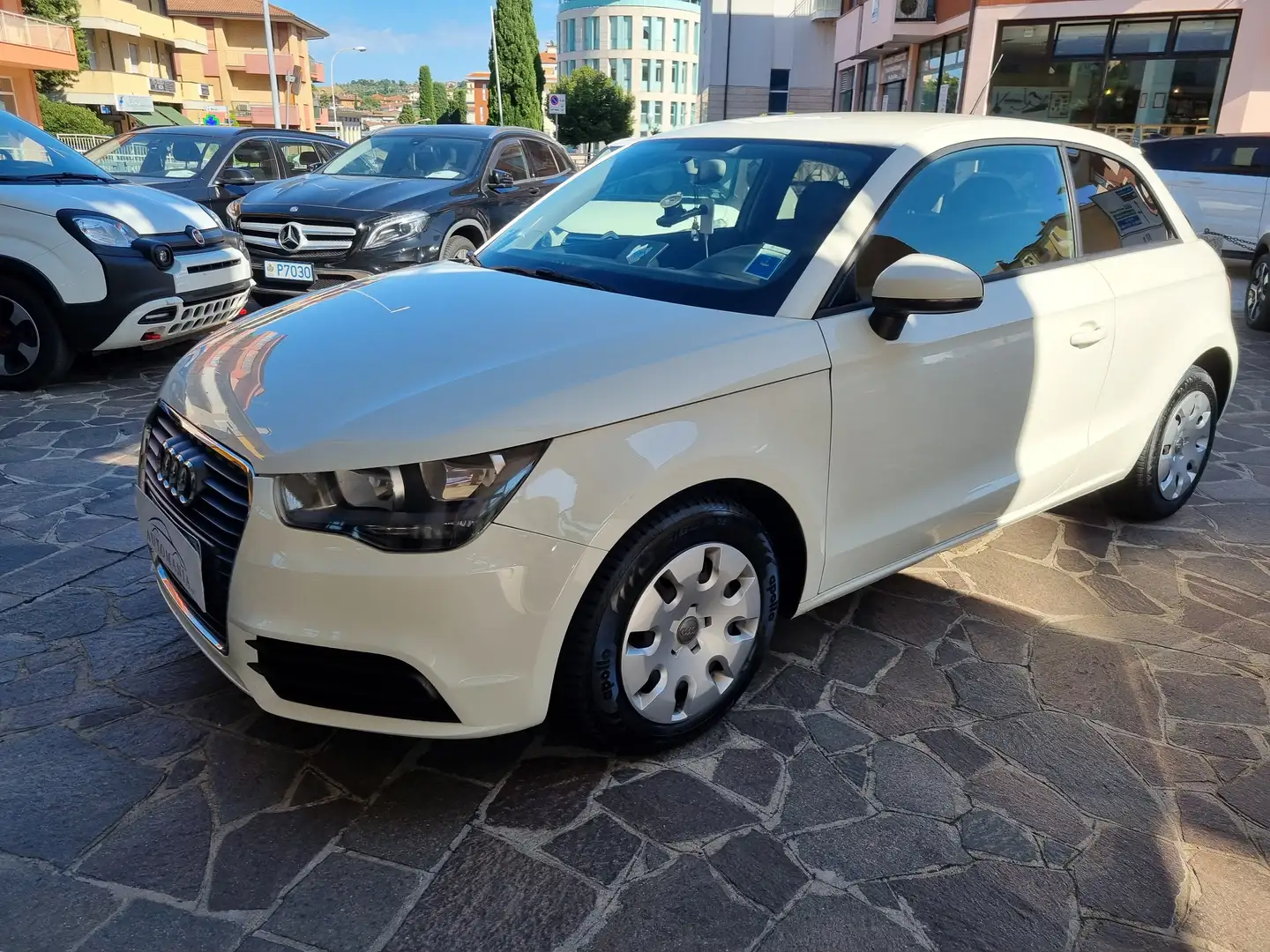 Audi A1 A1 1.6 tdi Ambition c/clima 90cv Bianco - 1