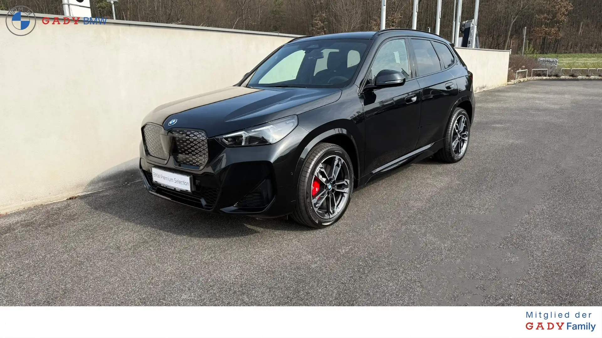 BMW iX1 eDrive20 Schwarz - 1